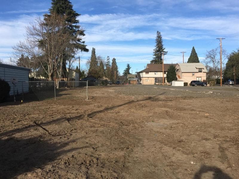 3. Photo 2 of 12, 619 E Main Street, Medford, OR 97504