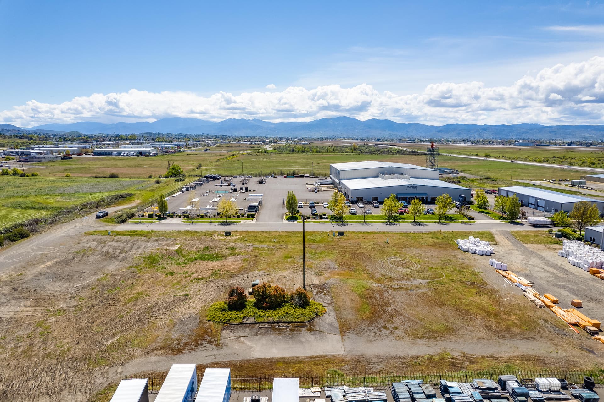 6. Photo 4 of 24, 1151 Helicopter Way, Central Point, OR 97502