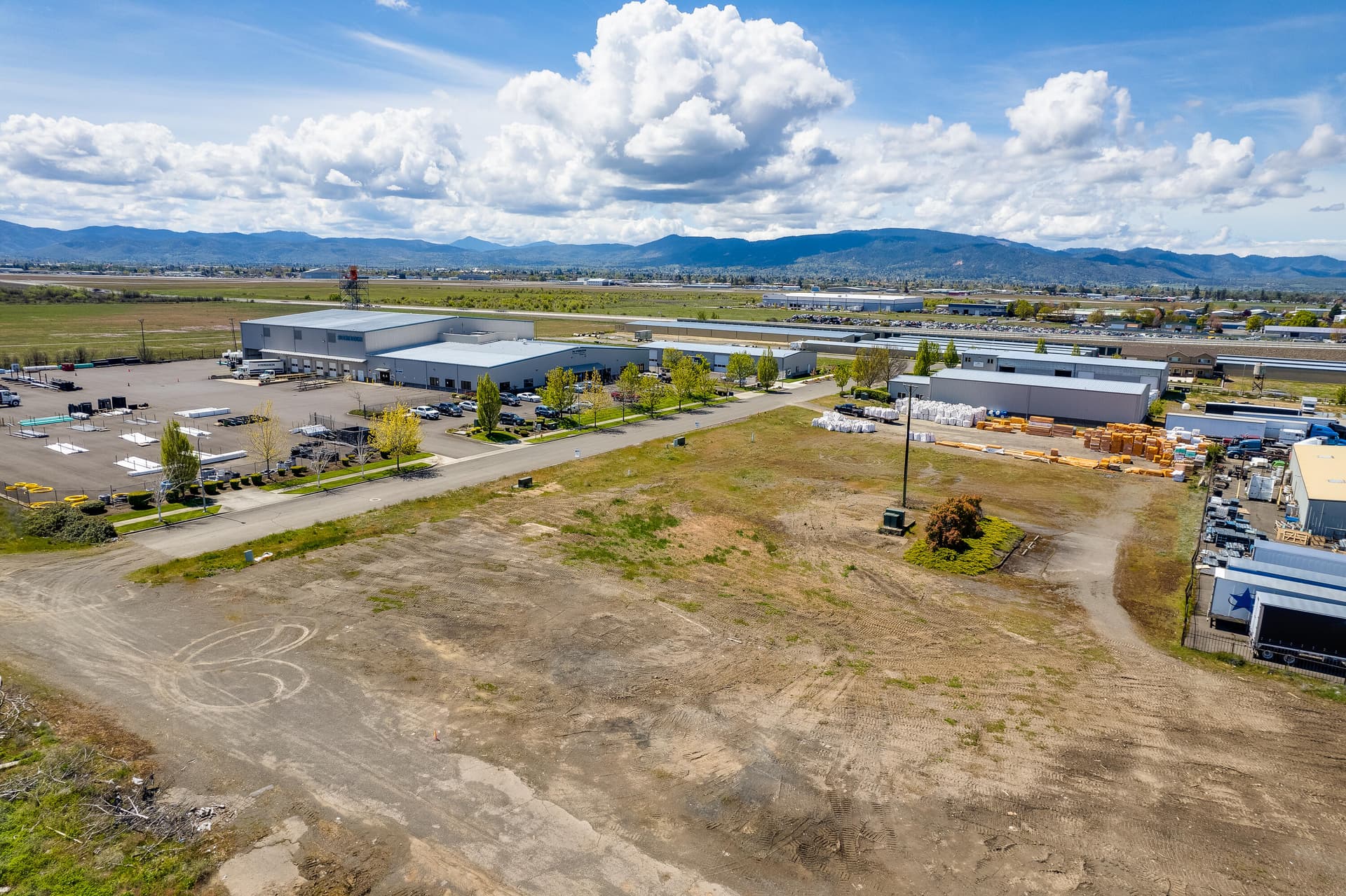 3. Photo 3 of 24, 1141 Helicopter Way, Central Point, OR 97502