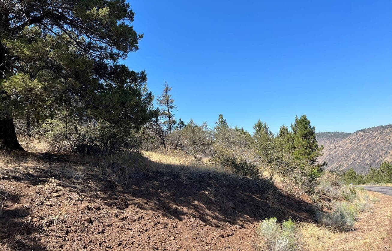 1. Photo 1 of 9, Peregrine Heights Unit Lot 56, Klamath Falls, OR 97601