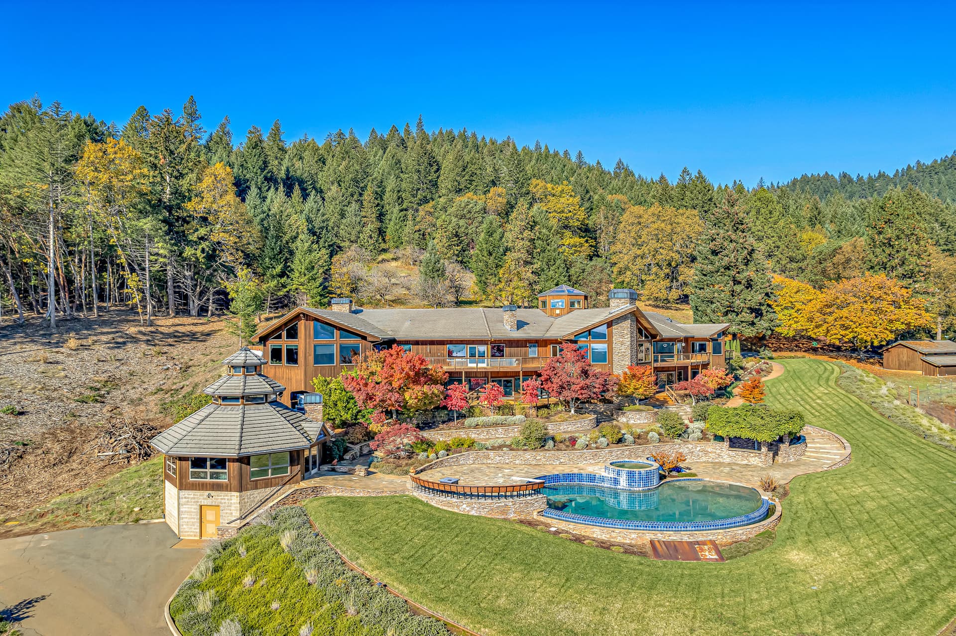 Main Home. Photo 3 of 83, 6380 Tunnel Loop Road, Grants Pass, OR 97526