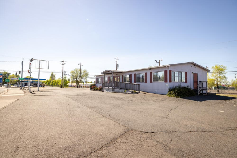 0017. Photo 1 of 14, 3350 S 6th Street, Klamath Falls, OR 97603