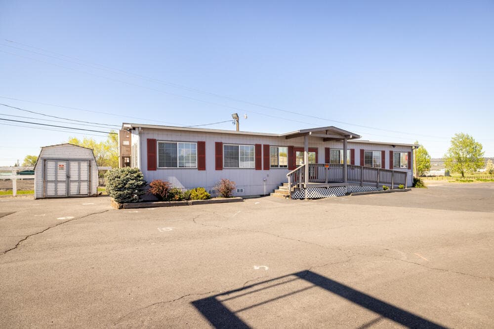 0020. Photo 4 of 14, 3350 S 6th Street, Klamath Falls, OR 97603