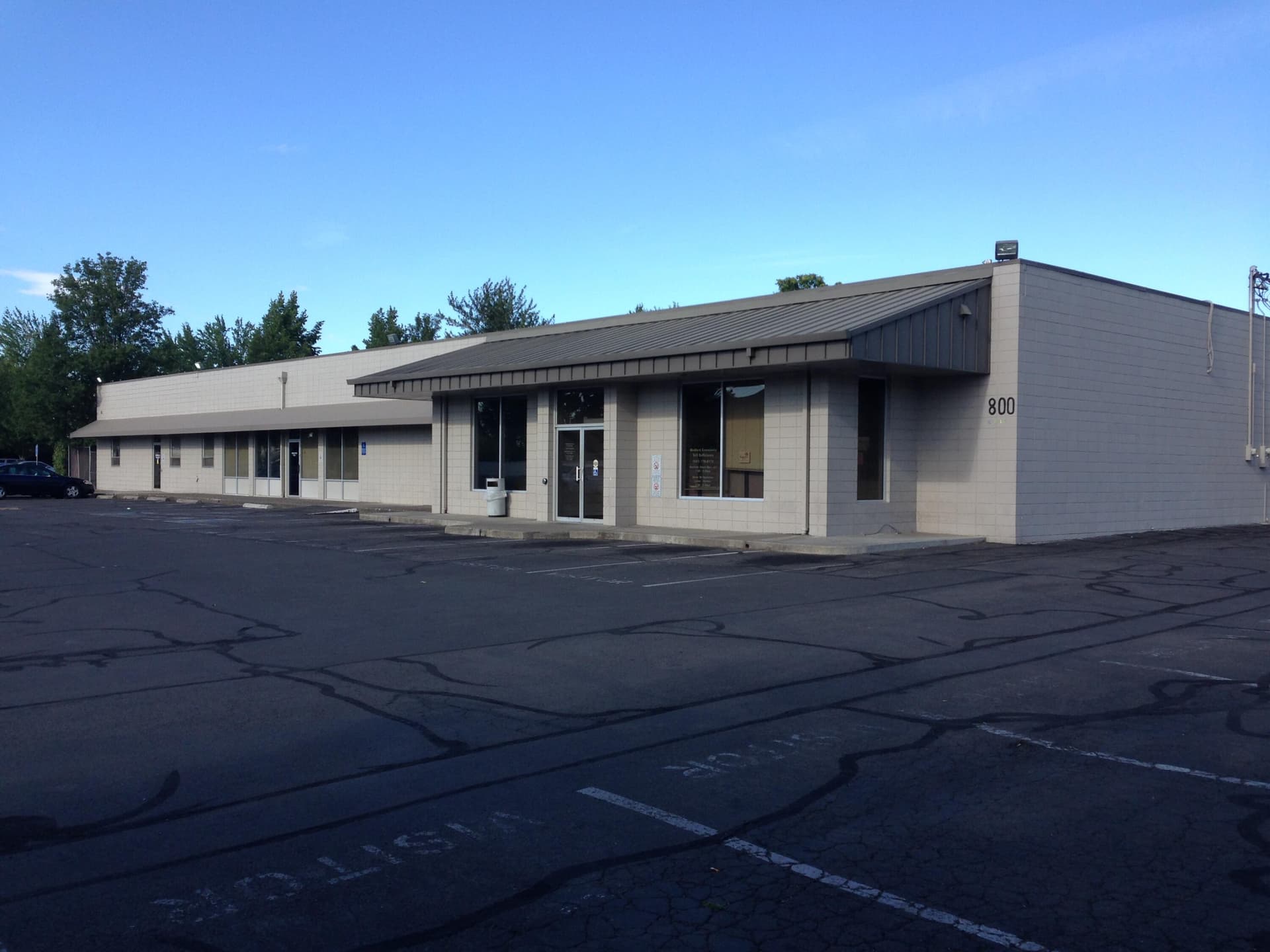 photo 1. Photo 1 of 4, 800 Cardley Avenue, Medford, OR 97504