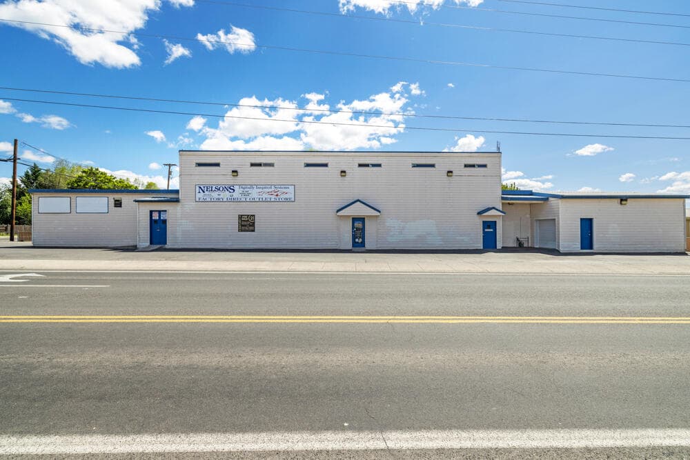 1. Photo 1 of 19, 3004 Altamont Drive, Klamath Falls, OR 97603