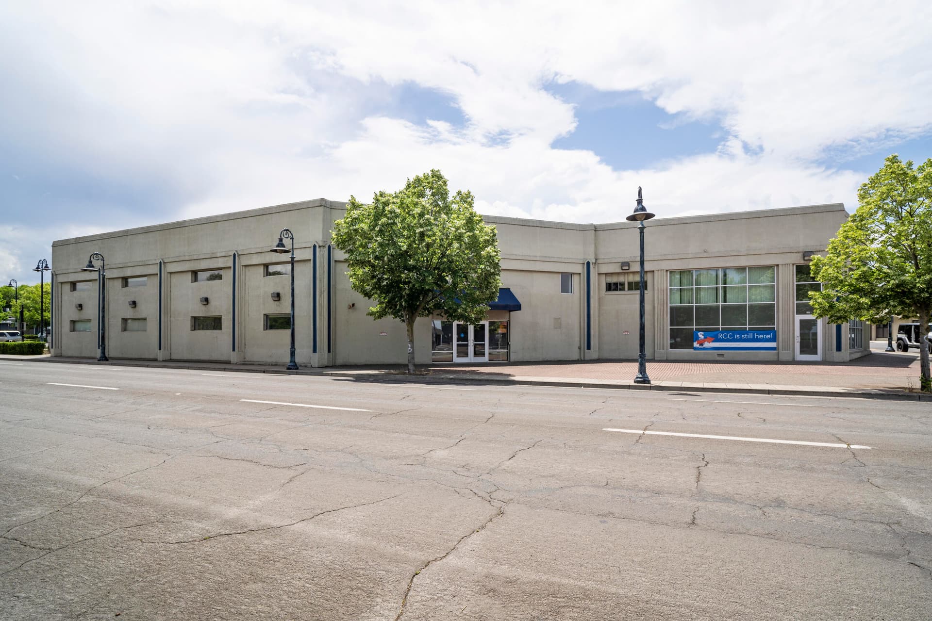 202 Riverside Ave - 28. Photo 1 of 28, 202 S Riverside Avenue, Medford, OR 97501