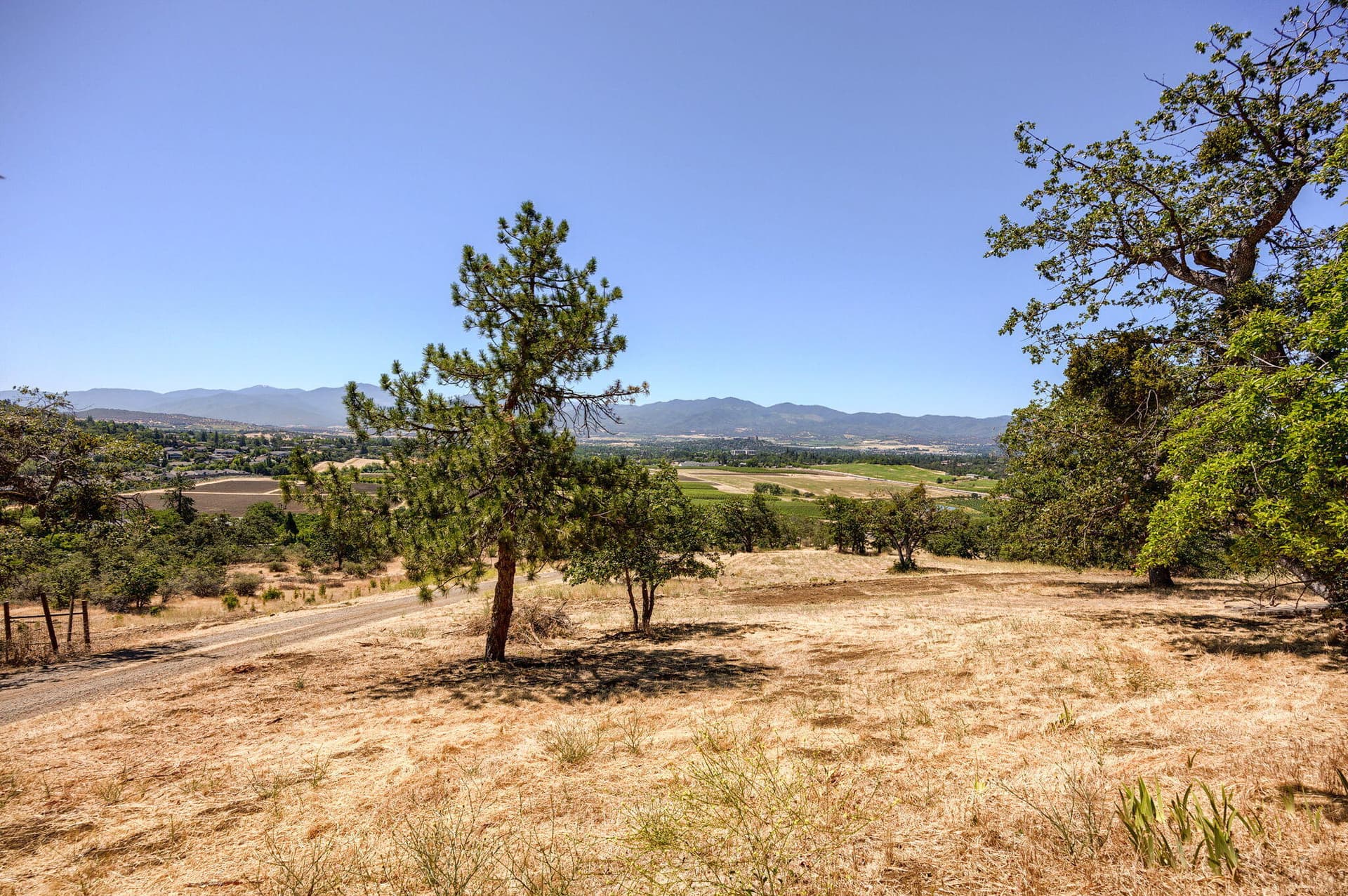 2. Photo 5 of 54, 4195 Rachel Way, Medford, OR 97504