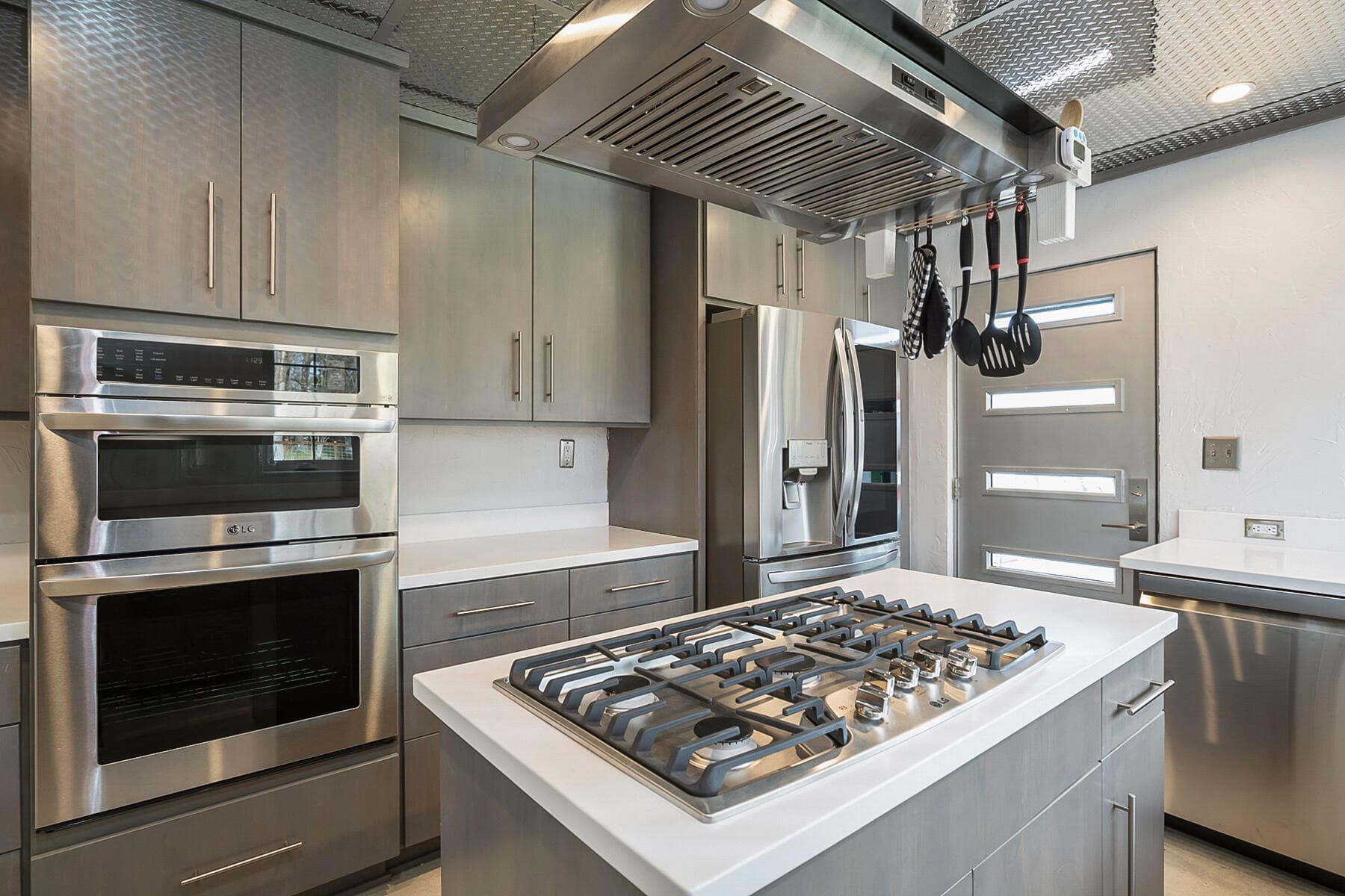 sd kitchen hood. Photo 4 of 63, 2651 N Main Street, Prineville, OR 97754