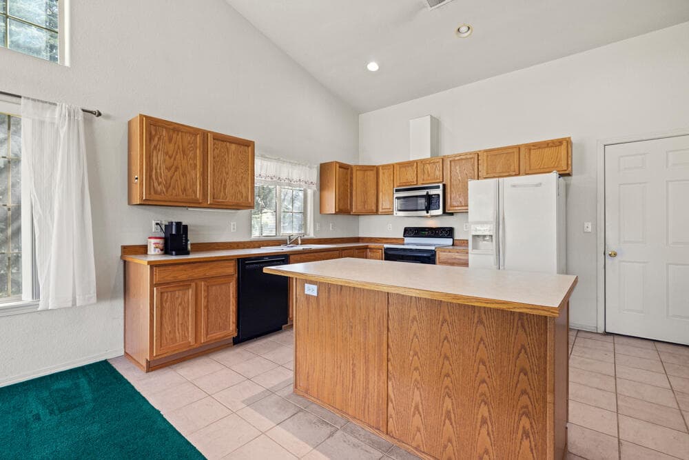 895HanksSt.-30. Photo 5 of 41, 895 Hanks Street, Klamath Falls, OR 97601