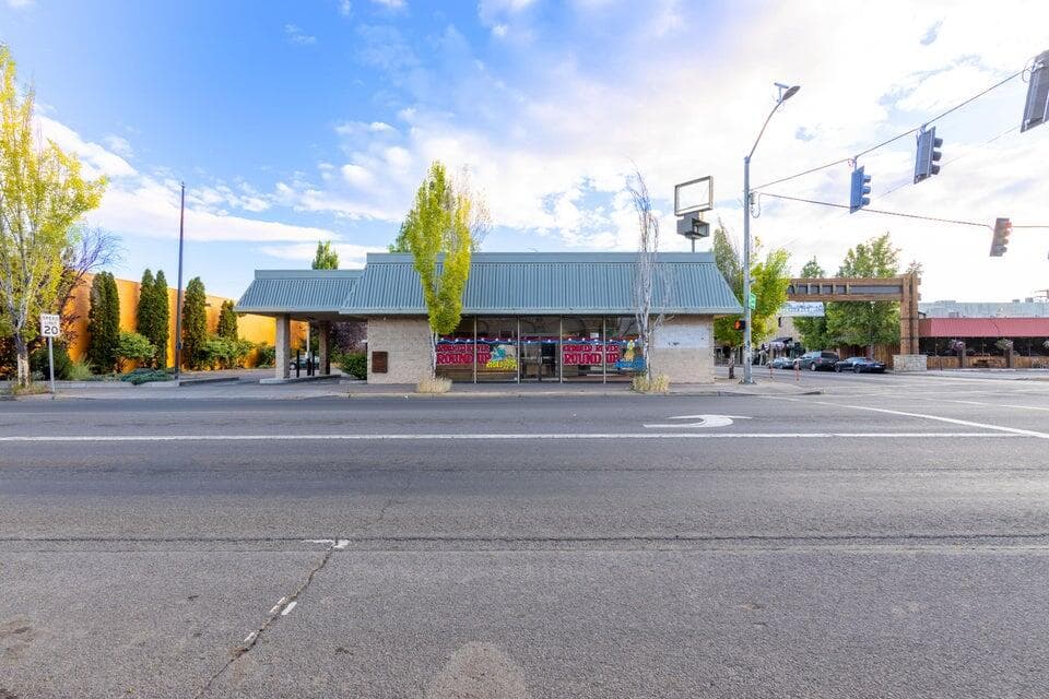 2. Photo 2 of 27, 103 NW 3rd Street, Prineville, OR 97754