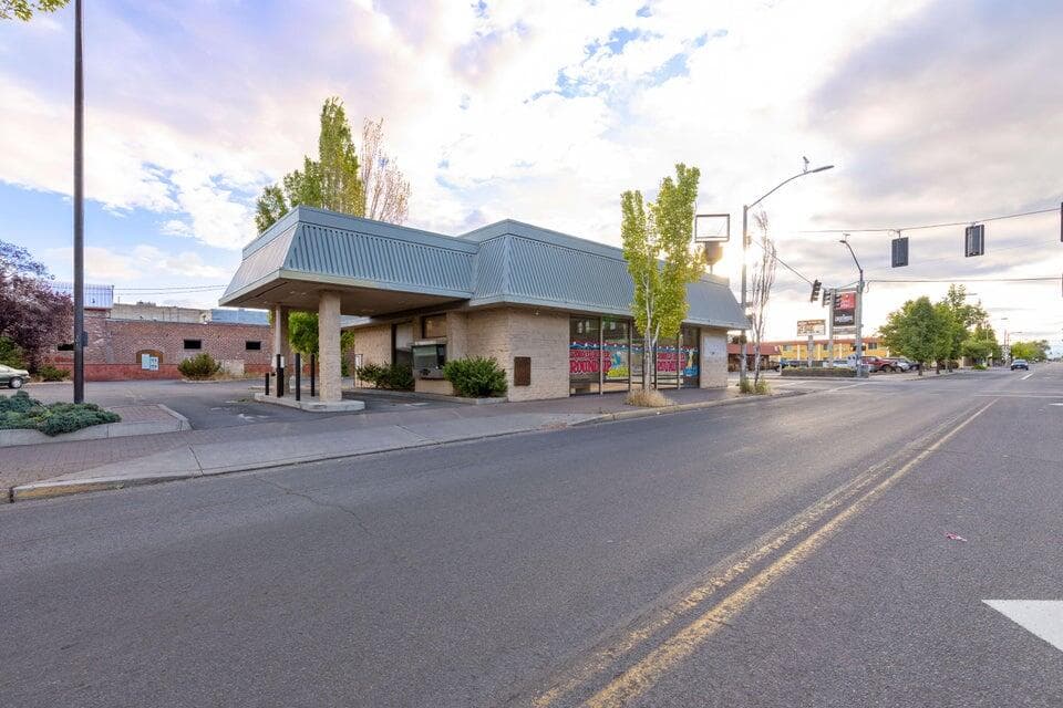 3. Photo 3 of 27, 103 NW 3rd Street, Prineville, OR 97754
