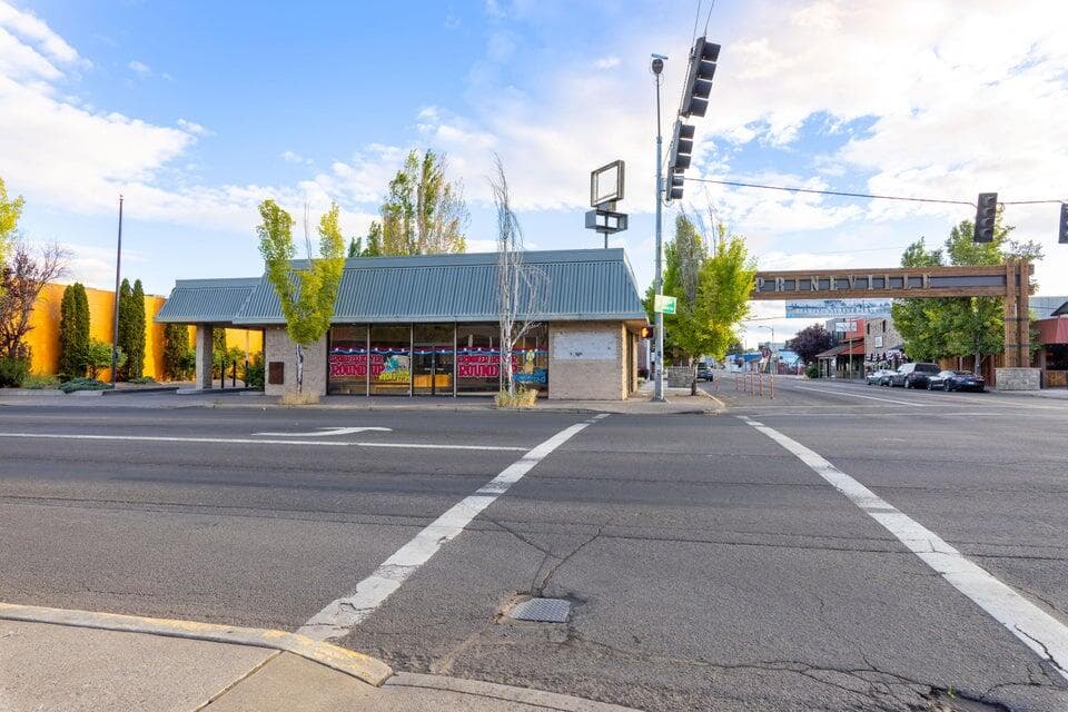 4. Photo 4 of 27, 103 NW 3rd Street, Prineville, OR 97754