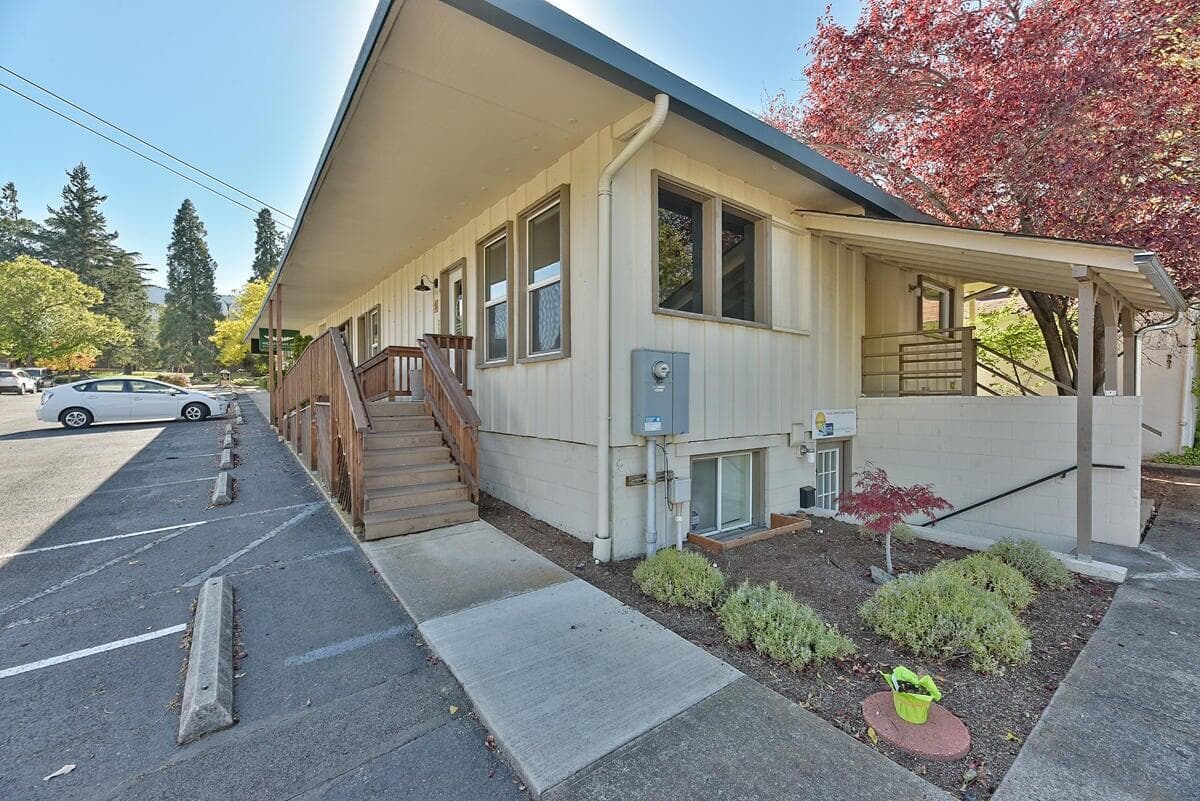 1. Photo 3 of 48, 993 Siskiyou Boulevard, Ashland, OR 97520