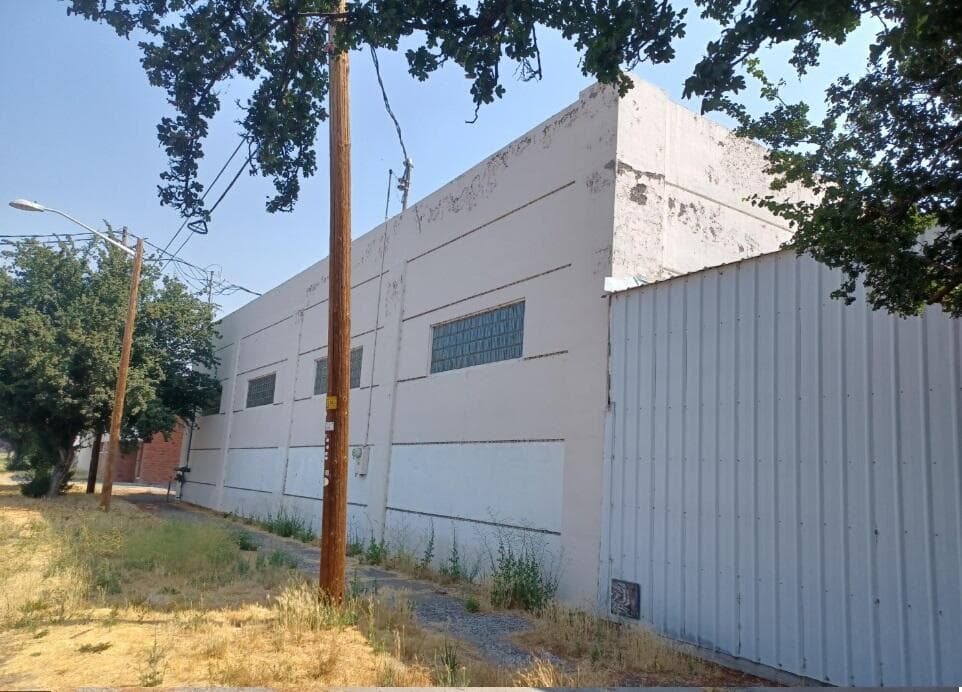 3. Photo 3 of 44, 419 S Broad Street, Klamath Falls, OR 97601