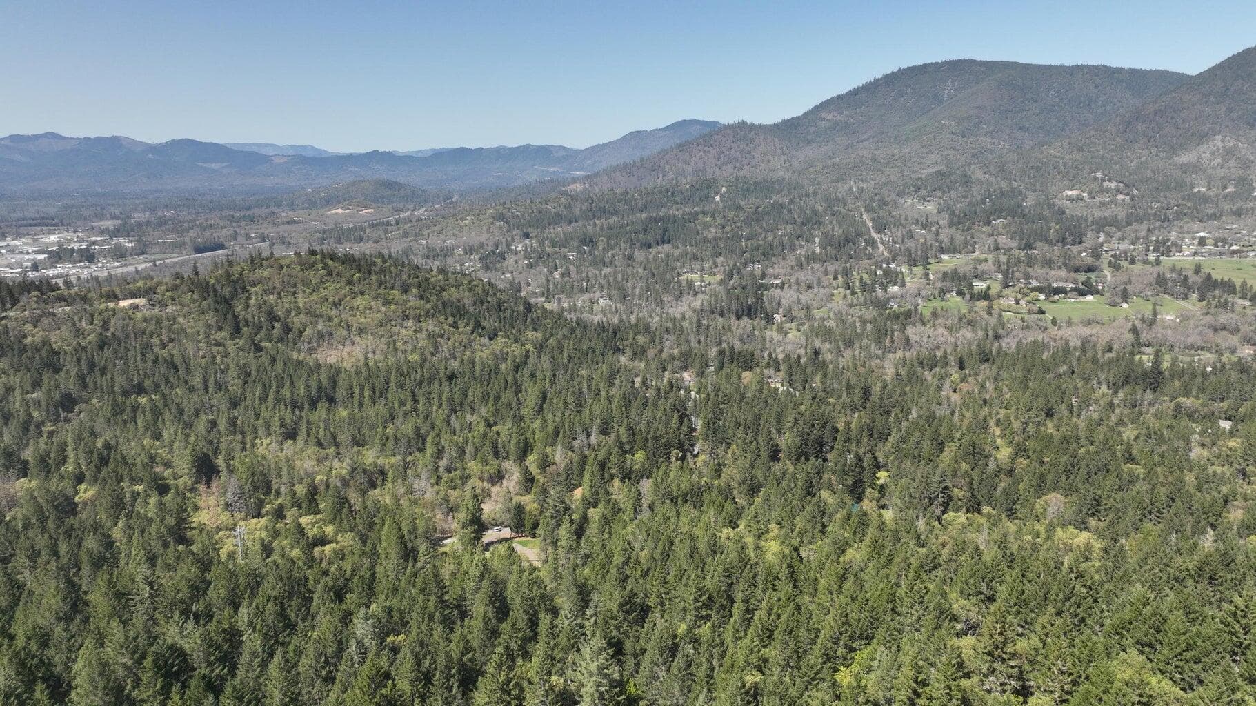 20240228210232712836000000-o. Photo 3 of 9, 490 Surrey Drive, Grants Pass, OR 97526