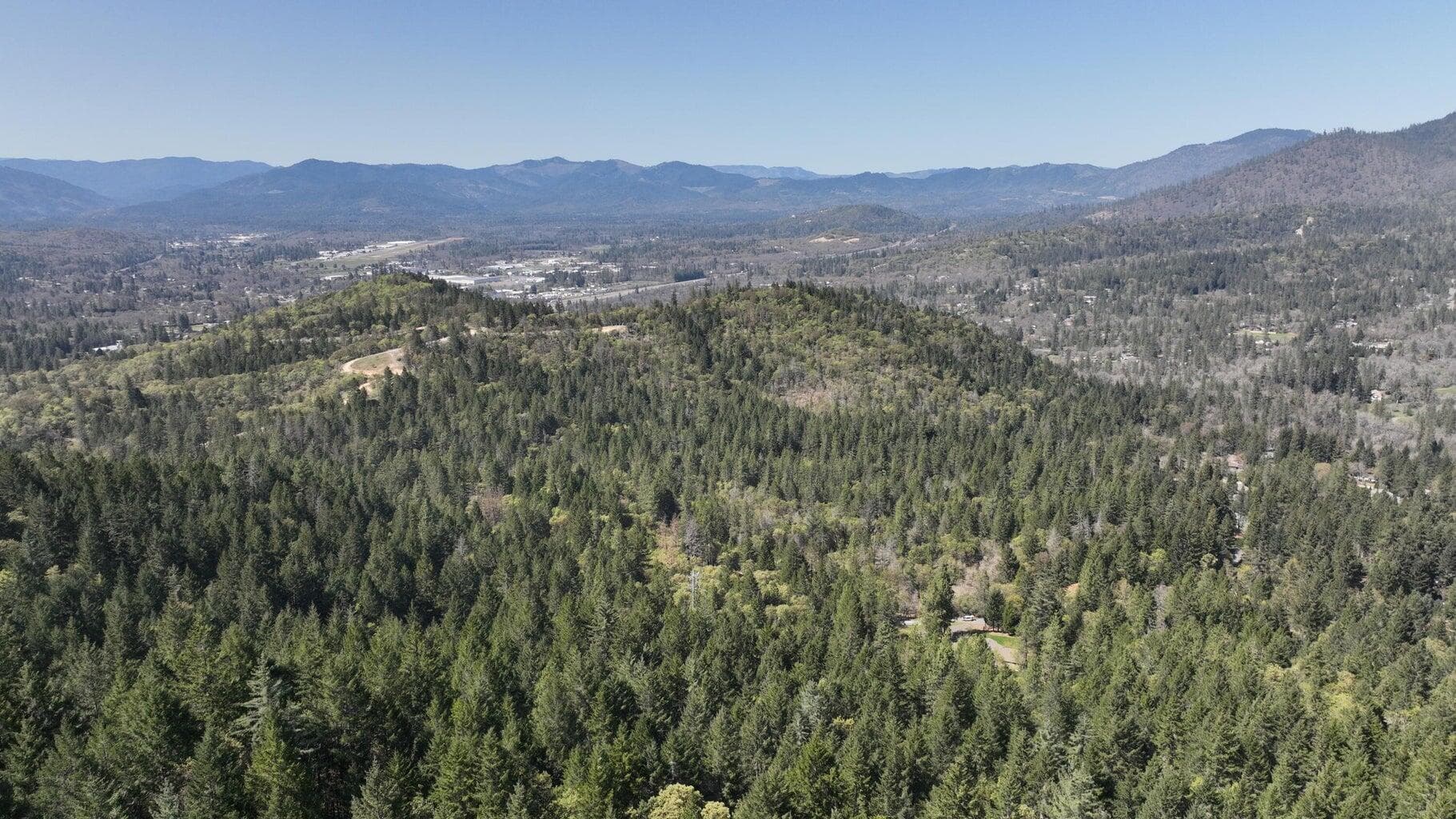 20240228210234338126000000-o. Photo 4 of 9, 490 Surrey Drive, Grants Pass, OR 97526