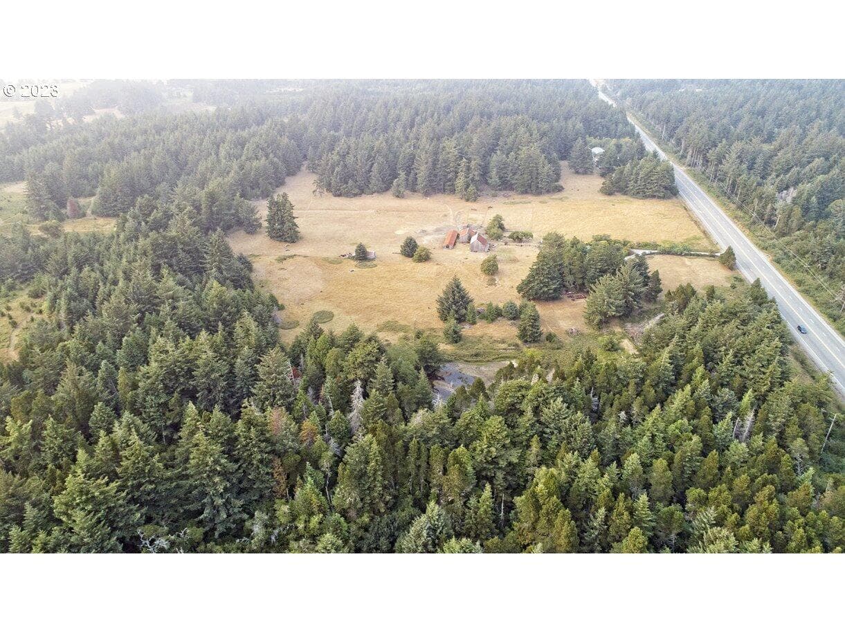 23221762-3. Photo 5 of 10, 47458 Hwy 101, Langlois, OR 97450