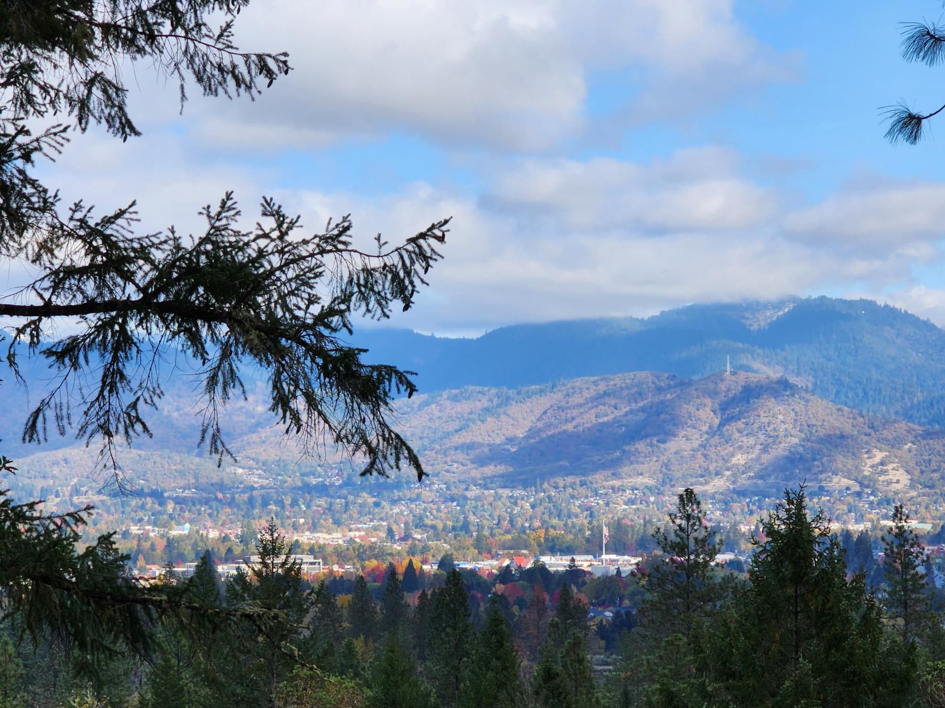538 View Top Pic 2. Photo 2 of 21, 538 View Top Drive, Grants Pass, OR 97527