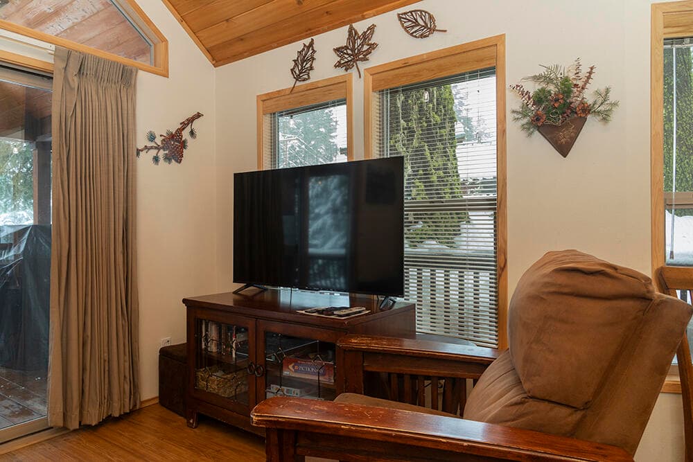 5. Photo 4 of 29, 7979 Hyatt Prairie Road Unit # 45, Ashland, OR 97520