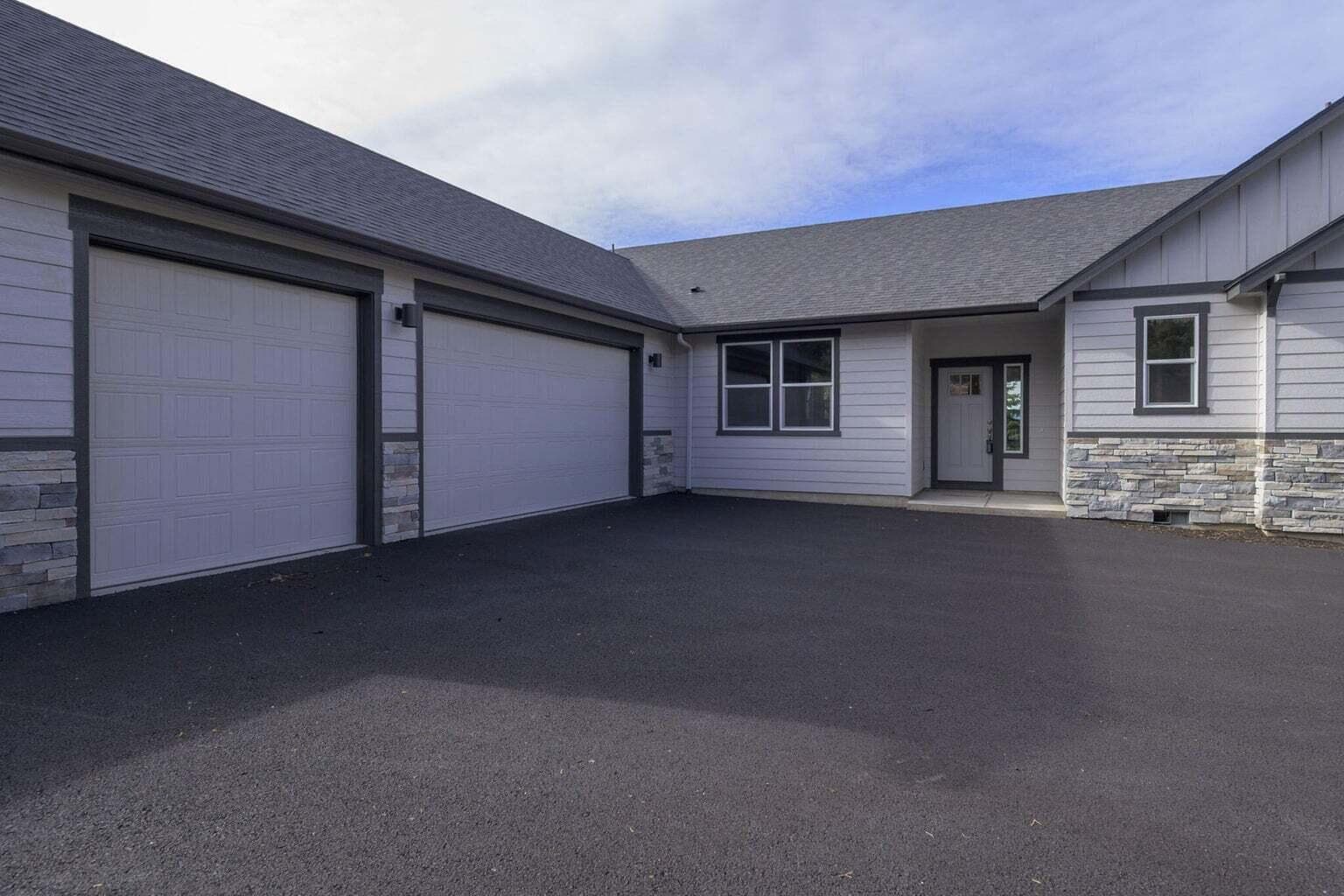 20240214182437344282000000-o. Photo 2 of 32, 1014 Highland View Loop, Redmond, OR 97756