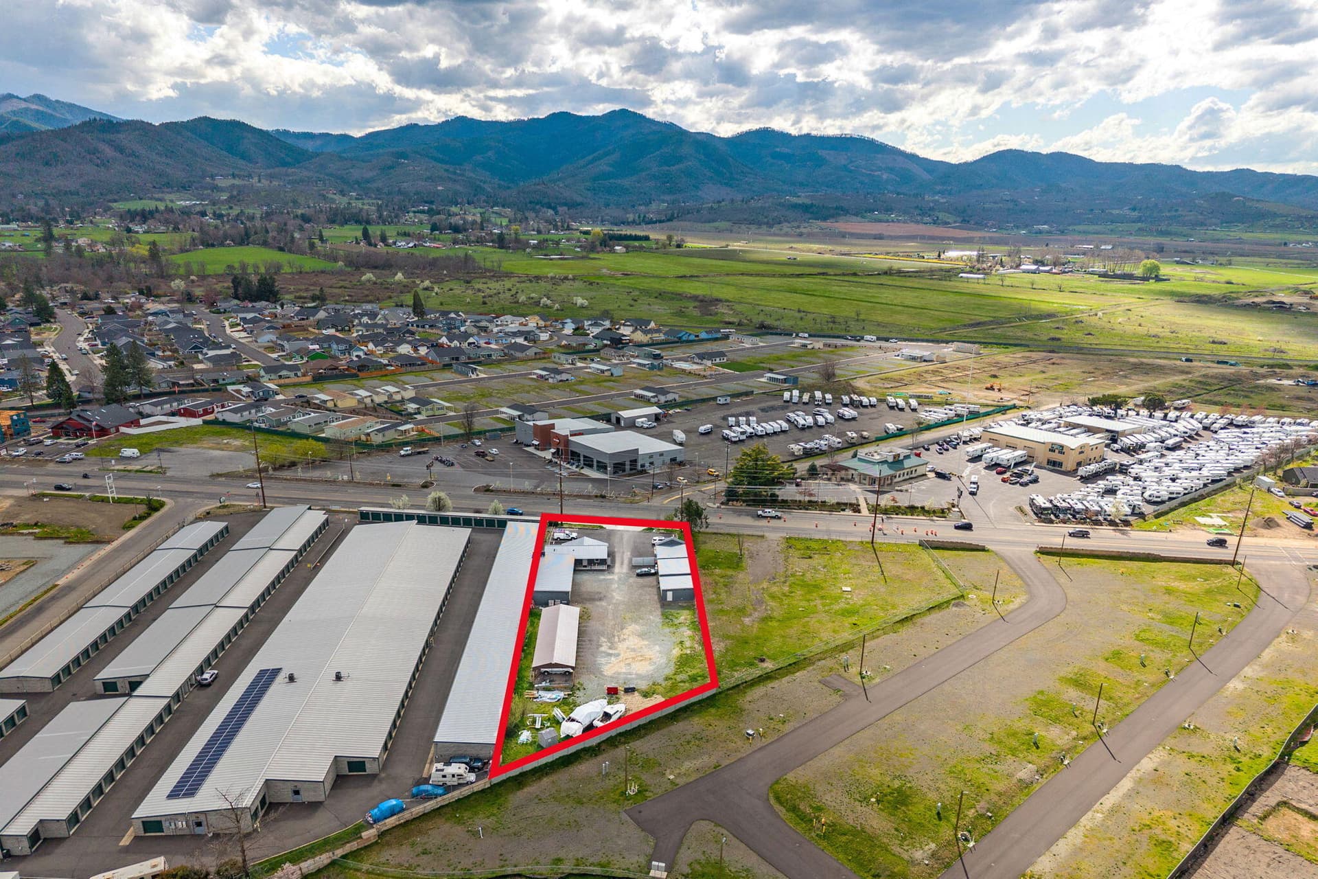 2. Photo 2 of 43, 3839 S Pacific Highway, Medford, OR 97501