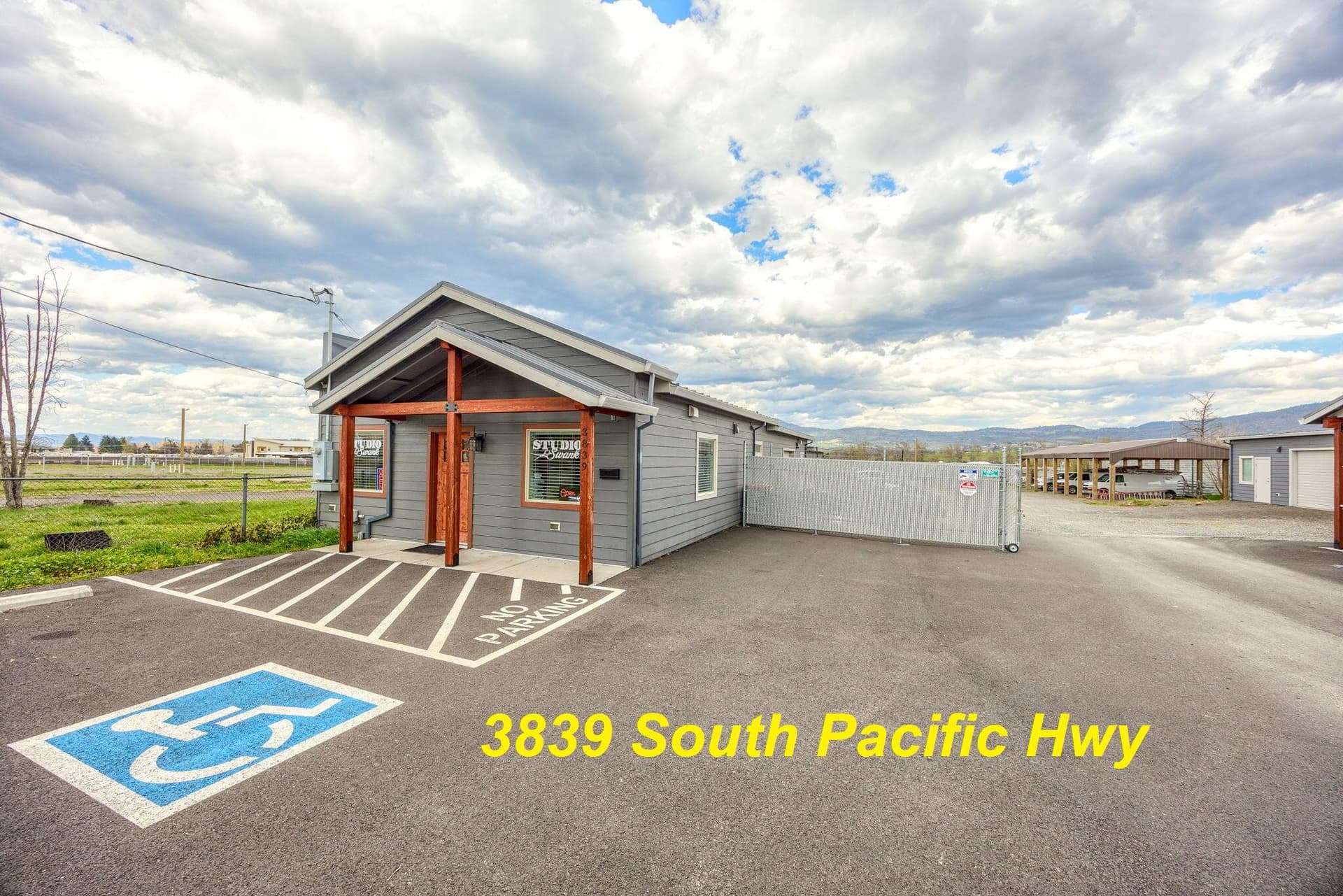 5. Photo 5 of 43, 3839 S Pacific Highway, Medford, OR 97501