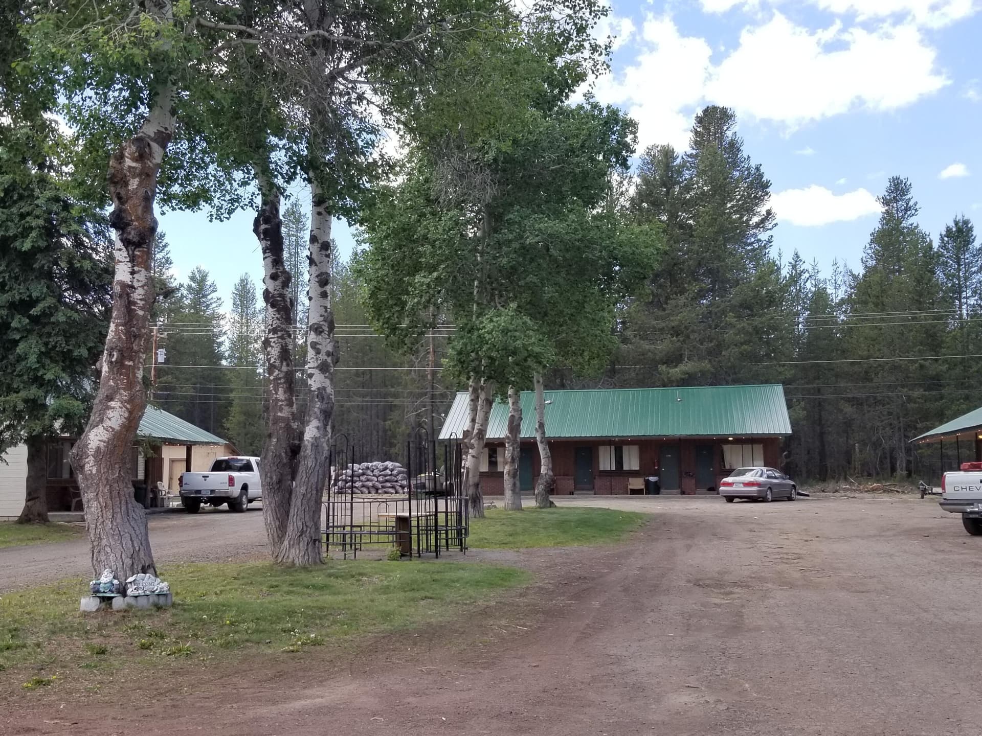 motel 3. Photo 3 of 11, 109256 N Hwy 97, Chemult, OR 97731