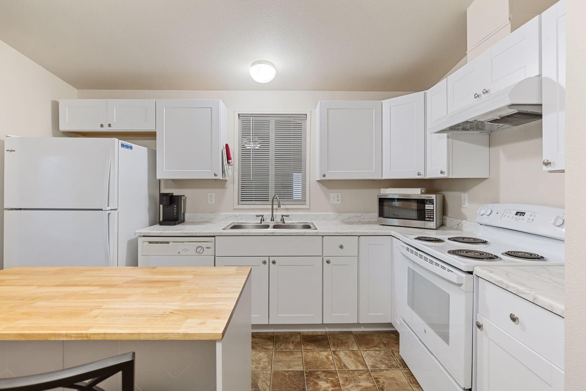 2-web-or-mls-219-kingsbury-dr. Photo 3 of 18, 219 Kingsbury Drive, Grants Pass, OR 97526