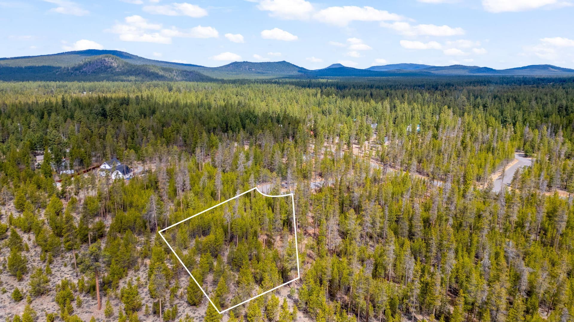 12-web-or-mls-09 - Lot line. Photo 4 of 18, TL 09900 Scabbard Court Unit 4, La Pine, OR 97739