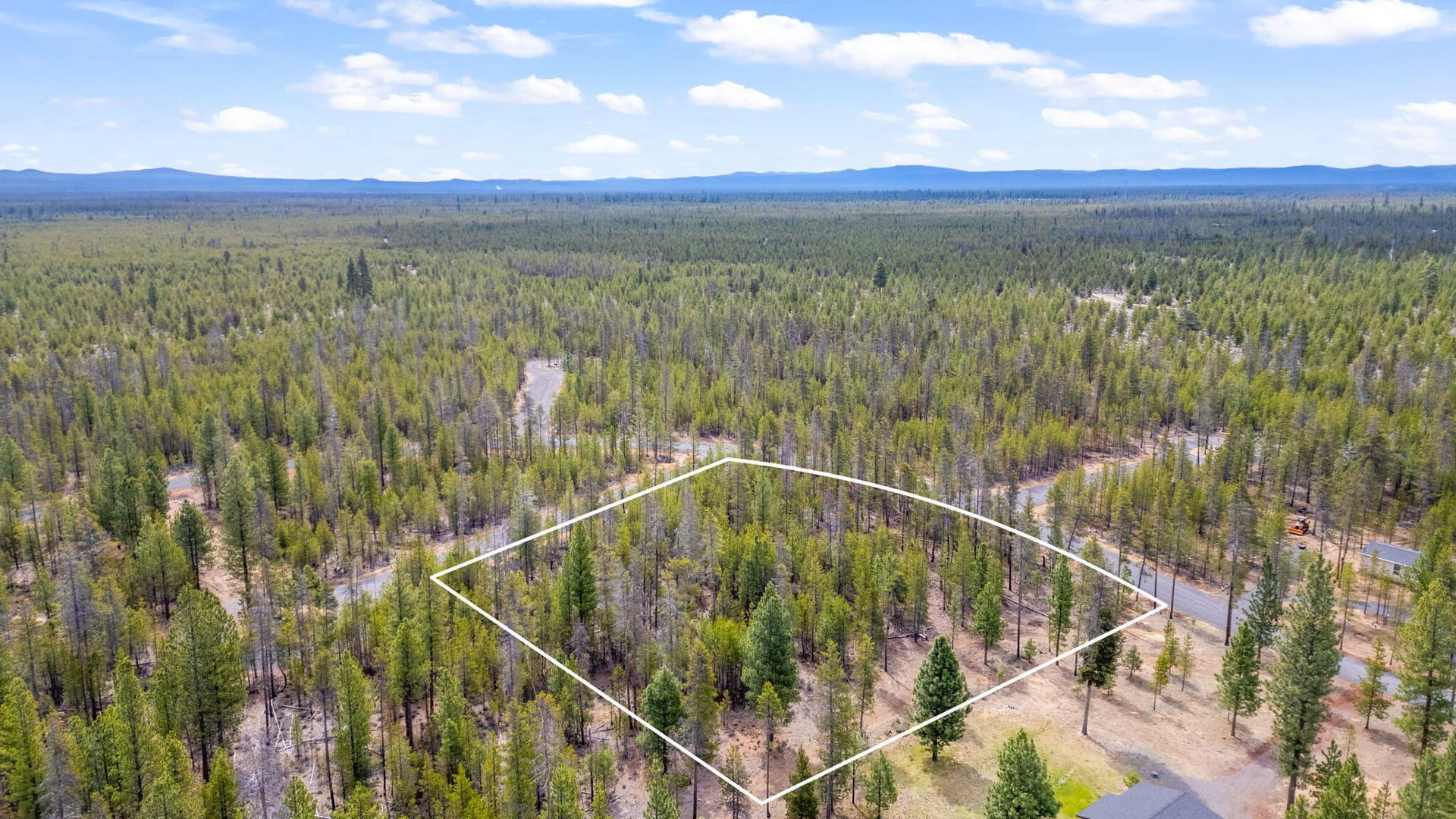 7-web-or-mls-06 - Lot line. Photo 2 of 19, TL 10300 Concho Court Unit 5, La Pine, OR 97739