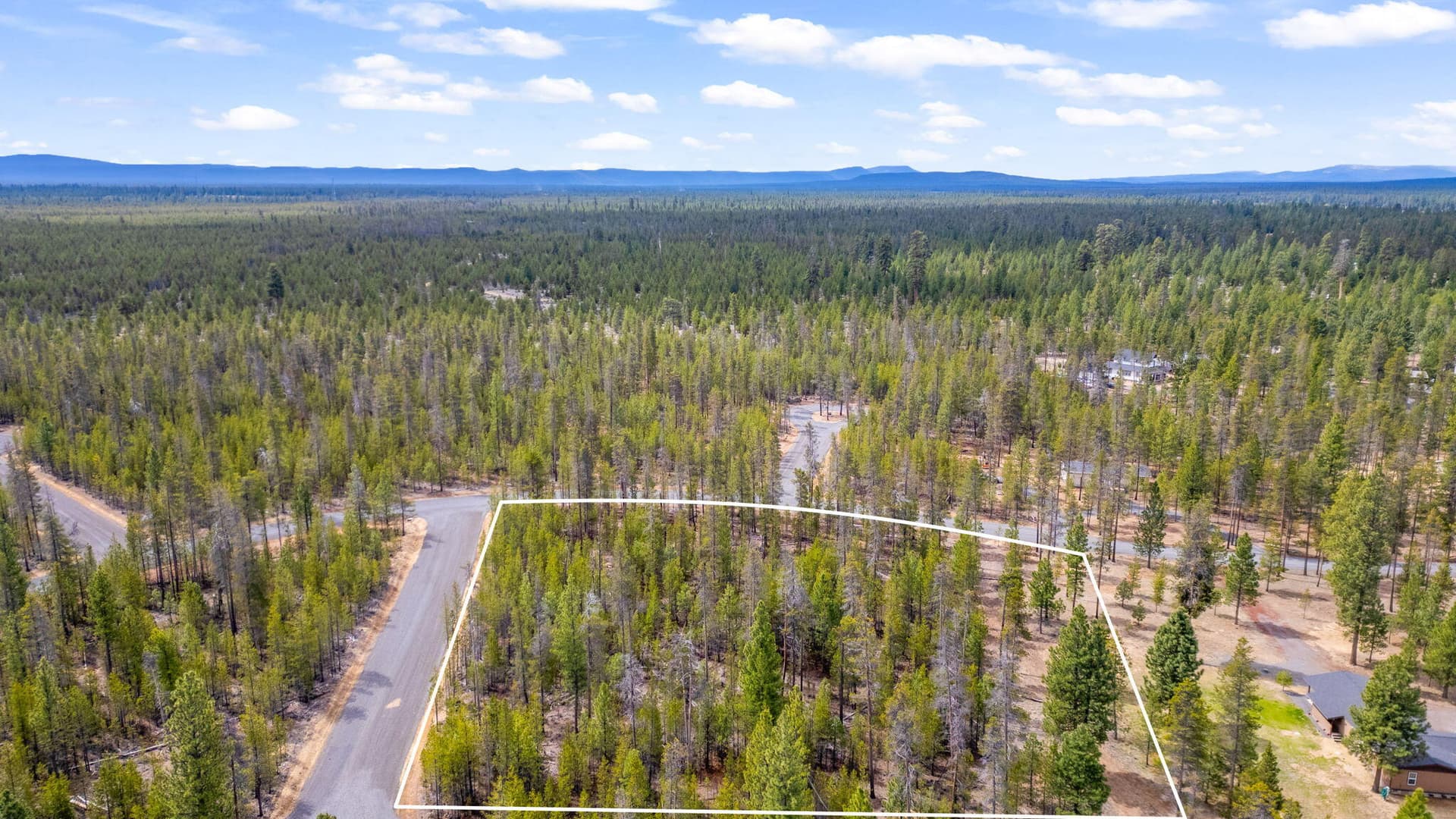 9-web-or-mls-07 - Lot line. Photo 4 of 19, TL 10300 Concho Court Unit 5, La Pine, OR 97739