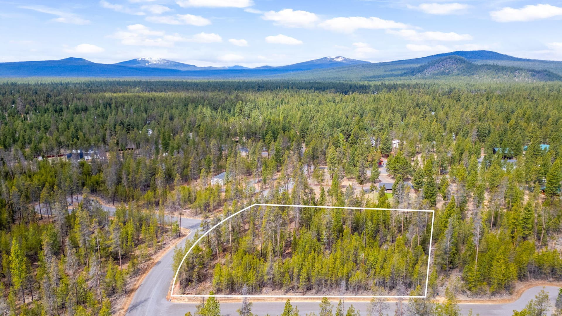 11-web-or-mls-08 - Lot line. Photo 3 of 19, TL 10300 Concho Court Unit 5, La Pine, OR 97739
