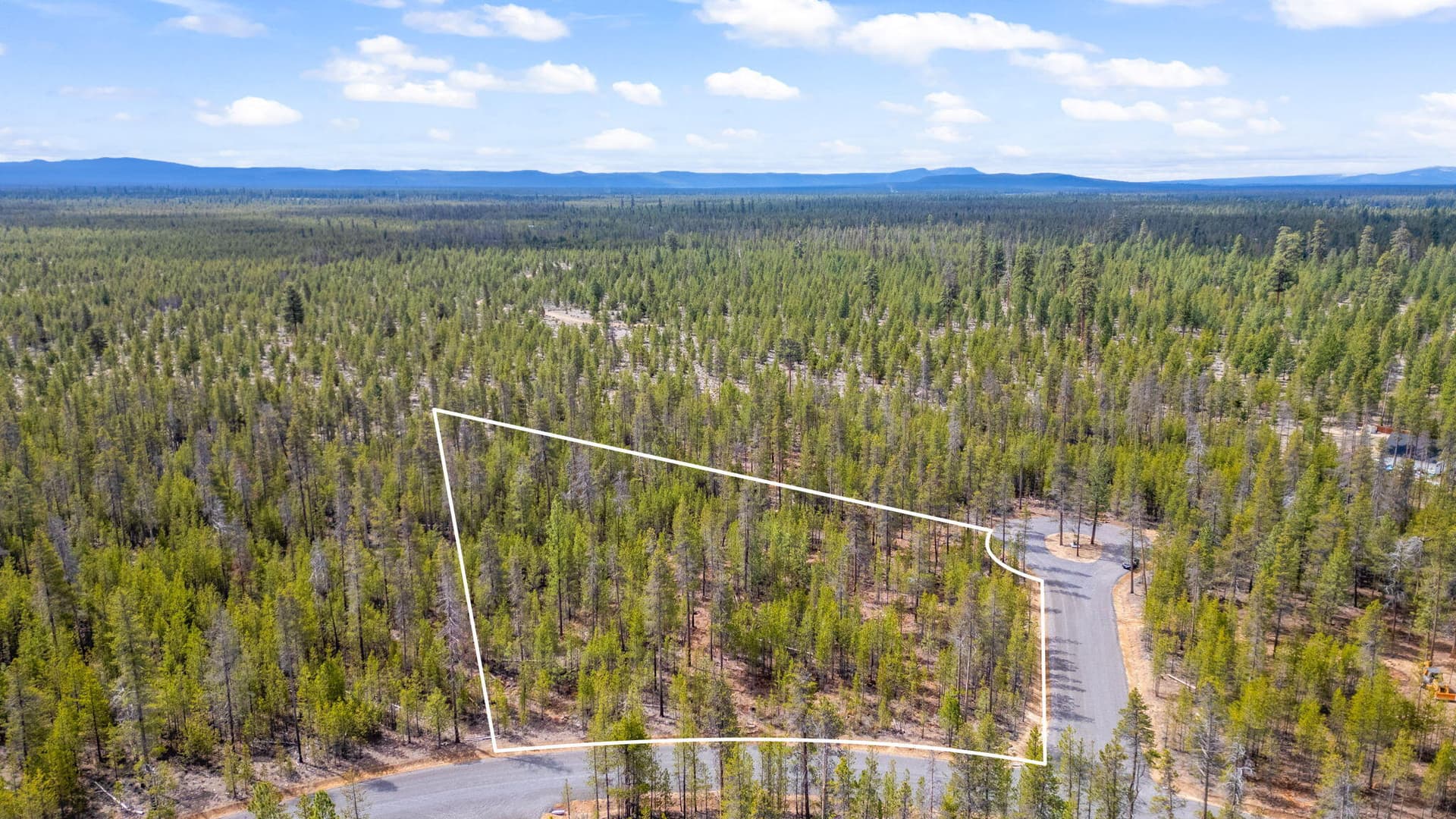 8-web-or-mls-04 - Lot line. Photo 3 of 20, TL 09800 Scabbard Court Unit 5, La Pine, OR 97739