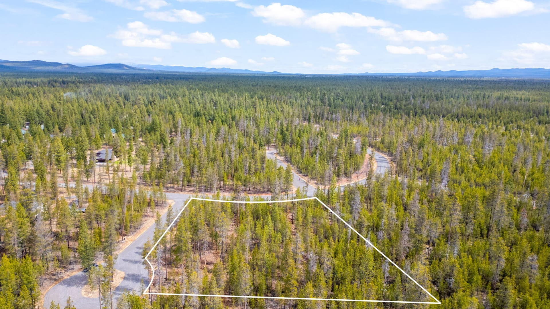 4-web-or-mls-02 - Lot line. Photo 2 of 20, TL 09800 Scabbard Court Unit 5, La Pine, OR 97739