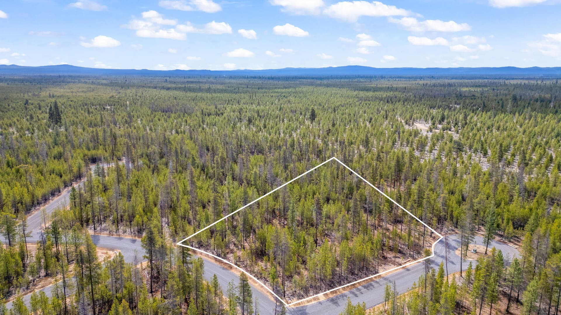 10-web-or-mls-05 - Lot line. Photo 4 of 20, TL 09800 Scabbard Court Unit 5, La Pine, OR 97739