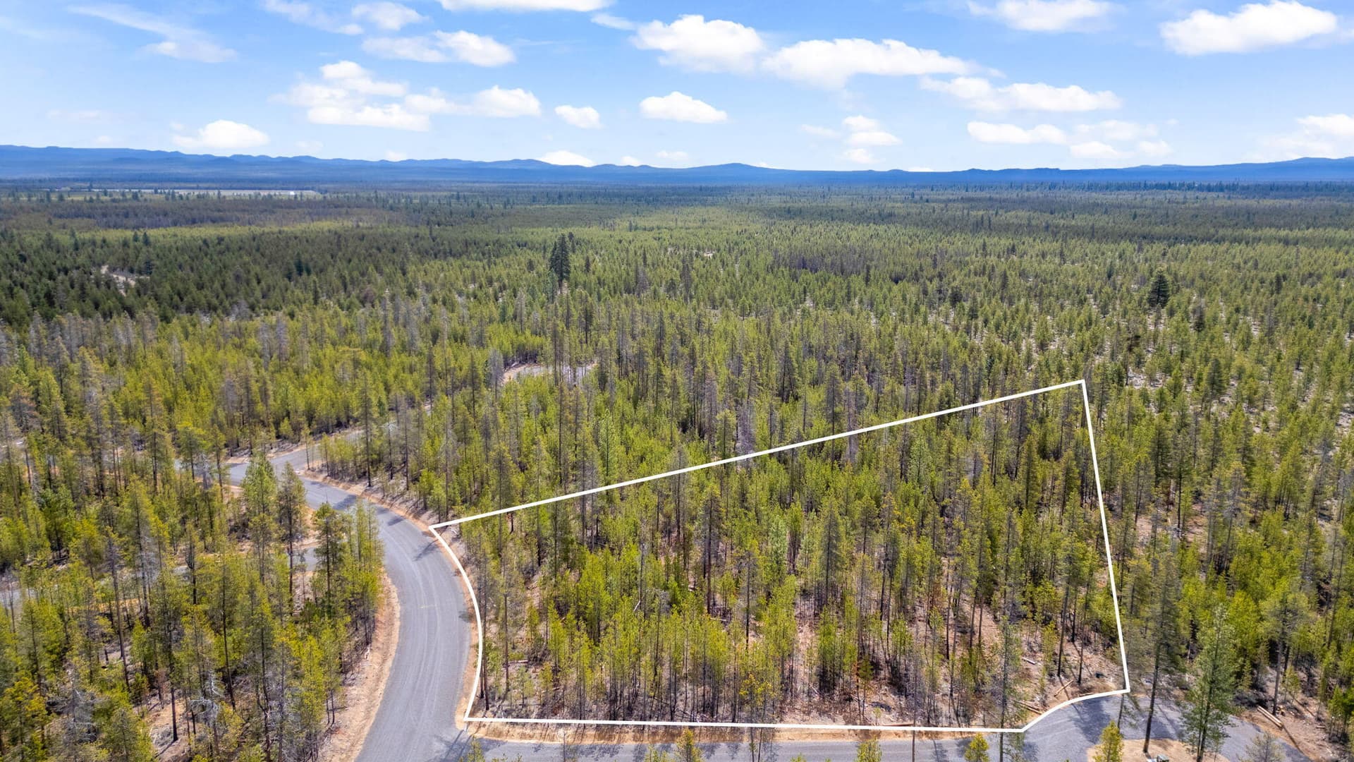 12-web-or-mls-06 - Lot line. Photo 5 of 20, TL 09800 Scabbard Court Unit 5, La Pine, OR 97739