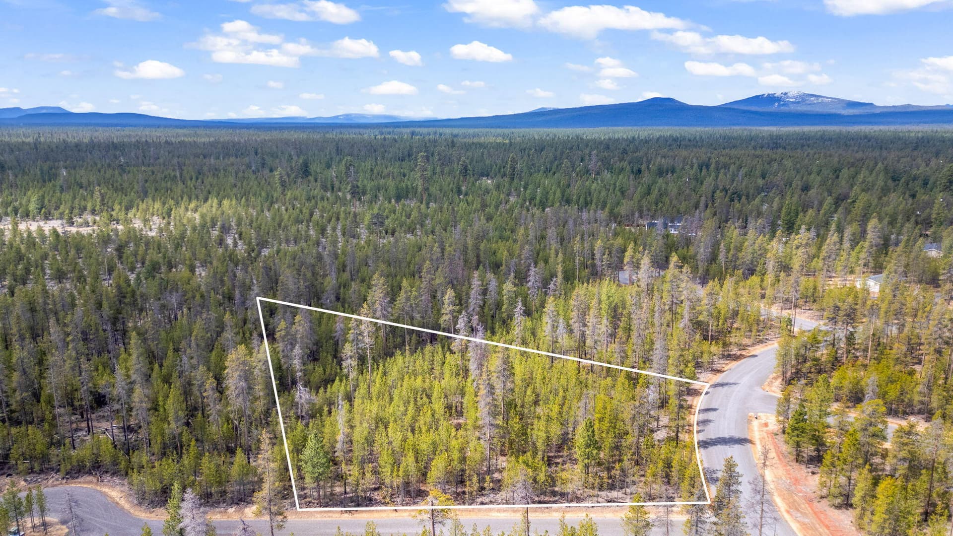 8-web-or-mls-06 - Lot line. Photo 2 of 20, TL 09700 Buggy Whip Court Unit 6, La Pine, OR 97739