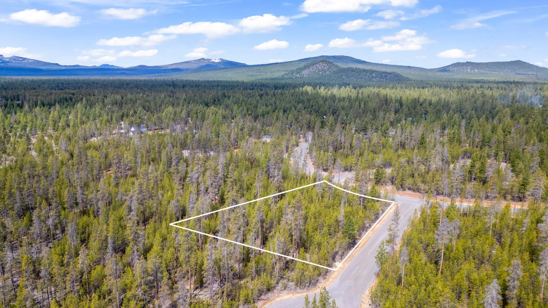 10-web-or-mls-07 - Lot line. Photo 3 of 20, TL 09700 Buggy Whip Court Unit 6, La Pine, OR 97739