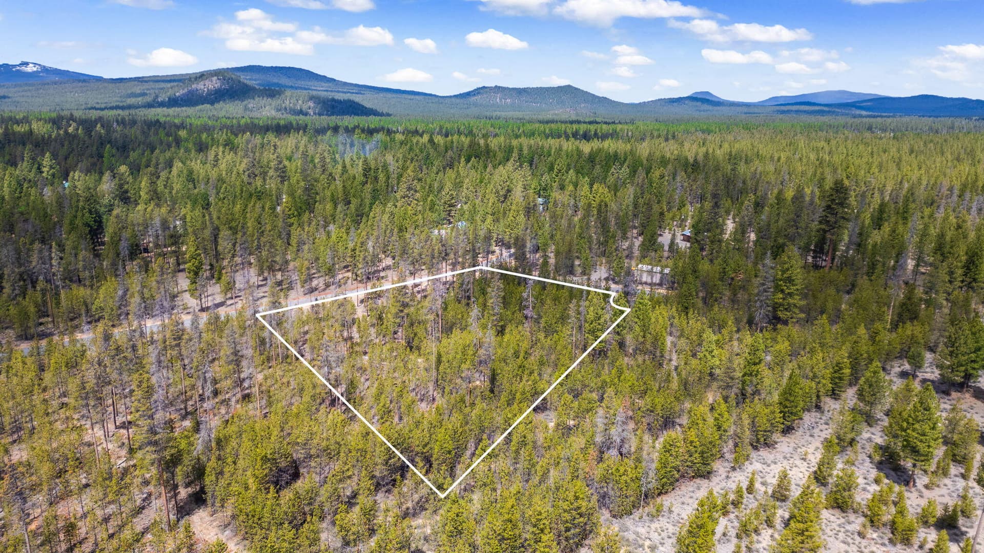 8-web-or-mls-06 - Lot line. Photo 2 of 20, TL 08700 Stirrup Drive Unit 16, La Pine, OR 97739
