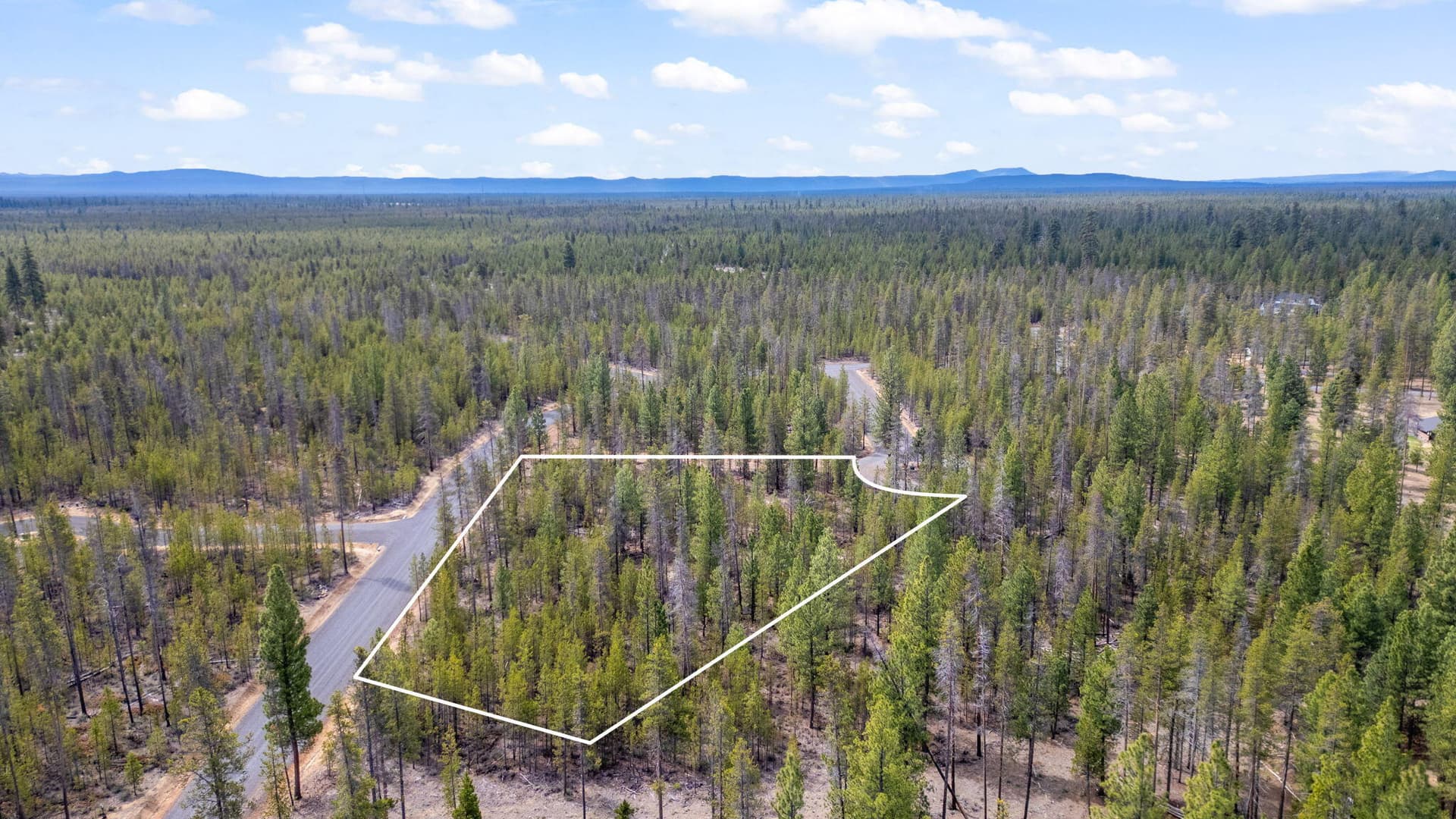 6-web-or-mls-05 - Lot line. Photo 2 of 20, TL 10600 Concho Court Unit 2, La Pine, OR 97739