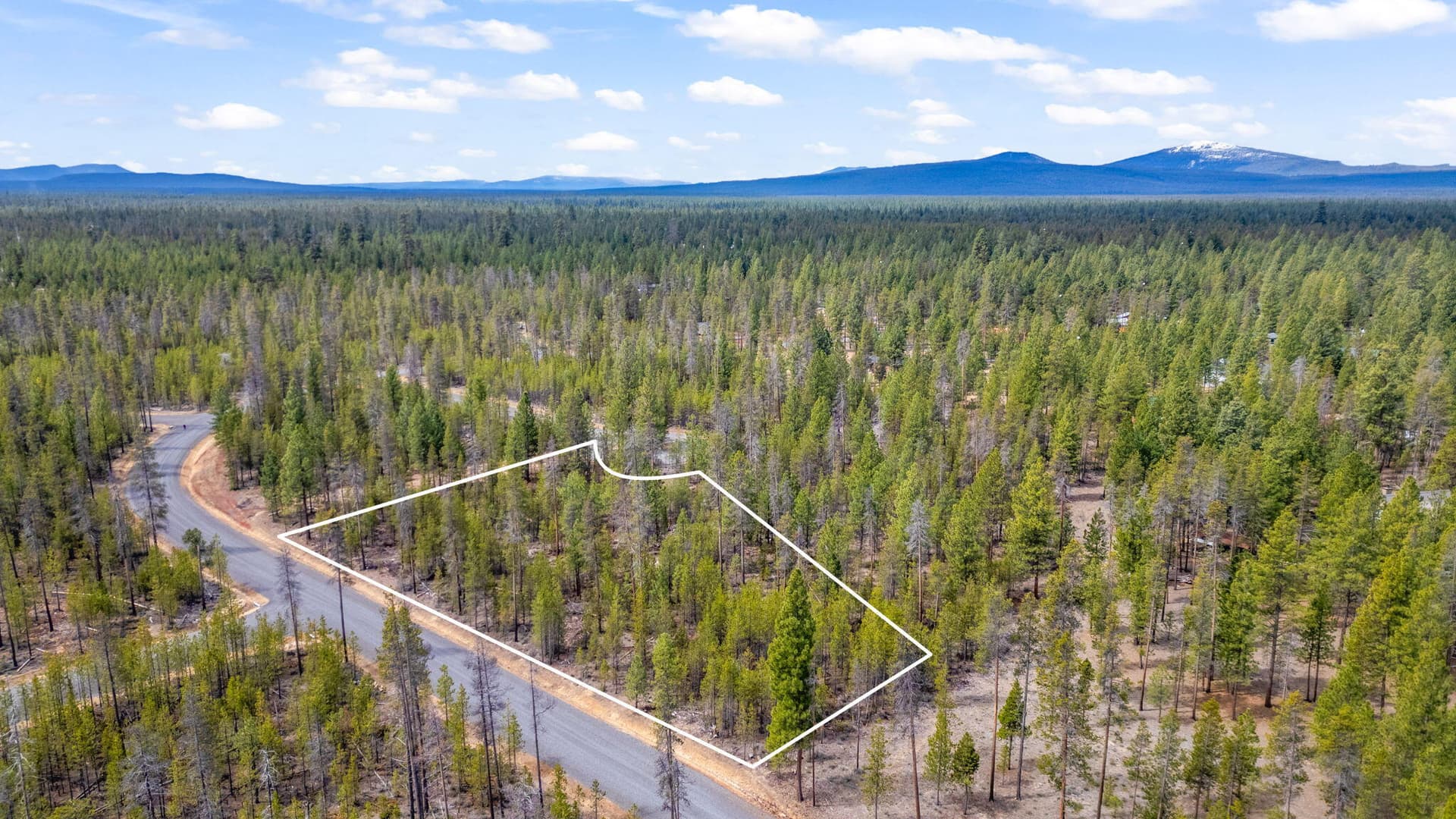 8-web-or-mls-06 - Lot line. Photo 3 of 20, TL 10600 Concho Court Unit 2, La Pine, OR 97739