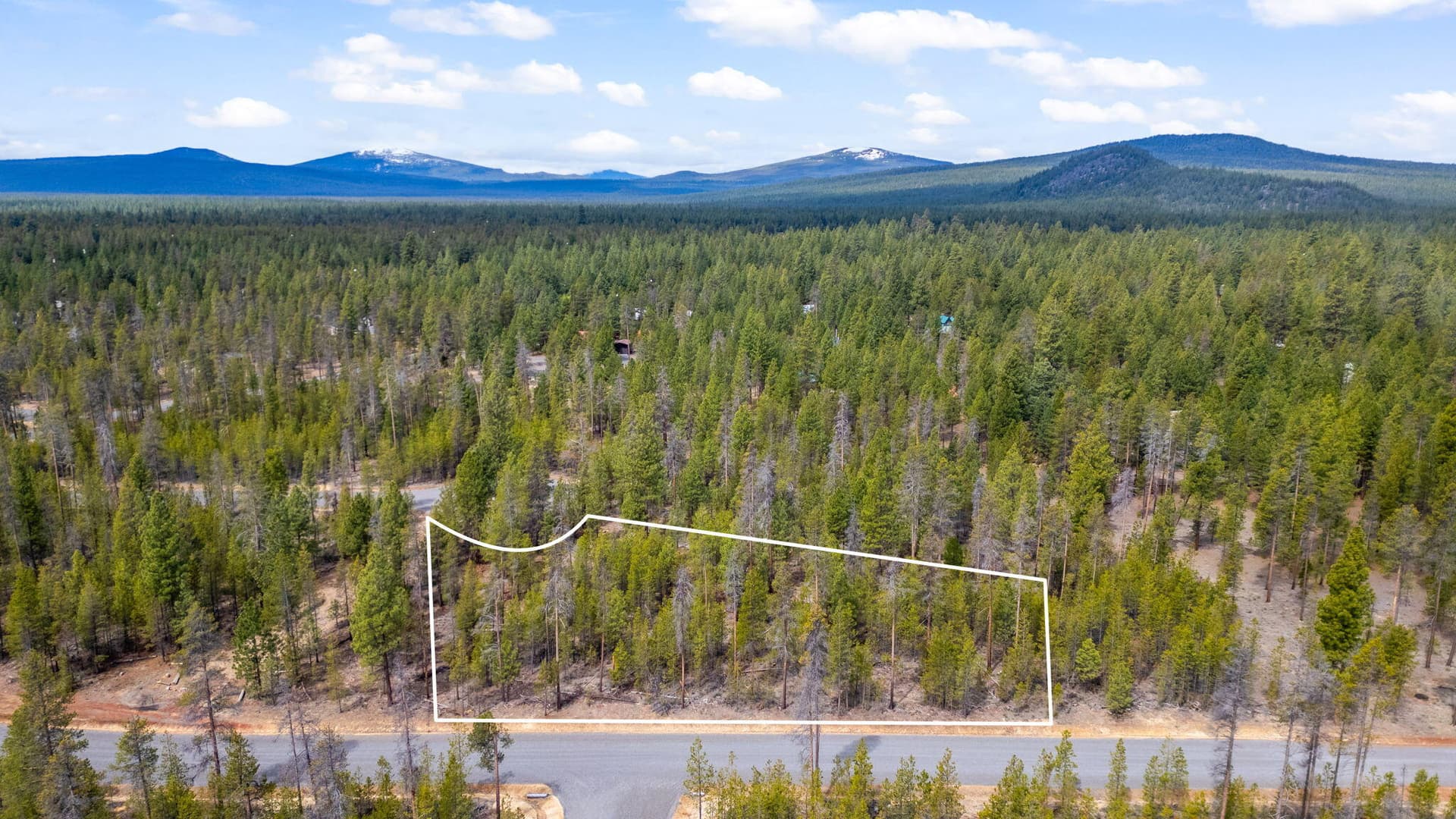 10-web-or-mls-07 - Lot line. Photo 4 of 20, TL 10600 Concho Court Unit 2, La Pine, OR 97739