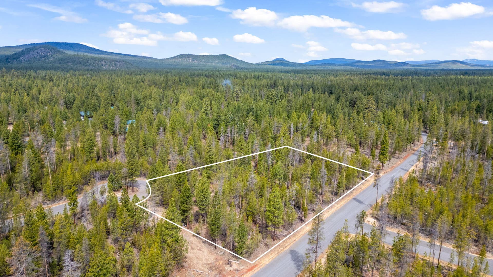 12-web-or-mls-08 - Lot line. Photo 5 of 20, TL 10600 Concho Court Unit 2, La Pine, OR 97739