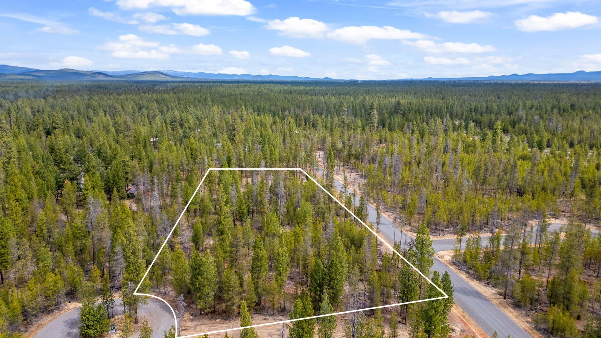 14-web-or-mls-09 - Lot line. Photo 1 of 20, TL 10600 Concho Court Unit 2, La Pine, OR 97739