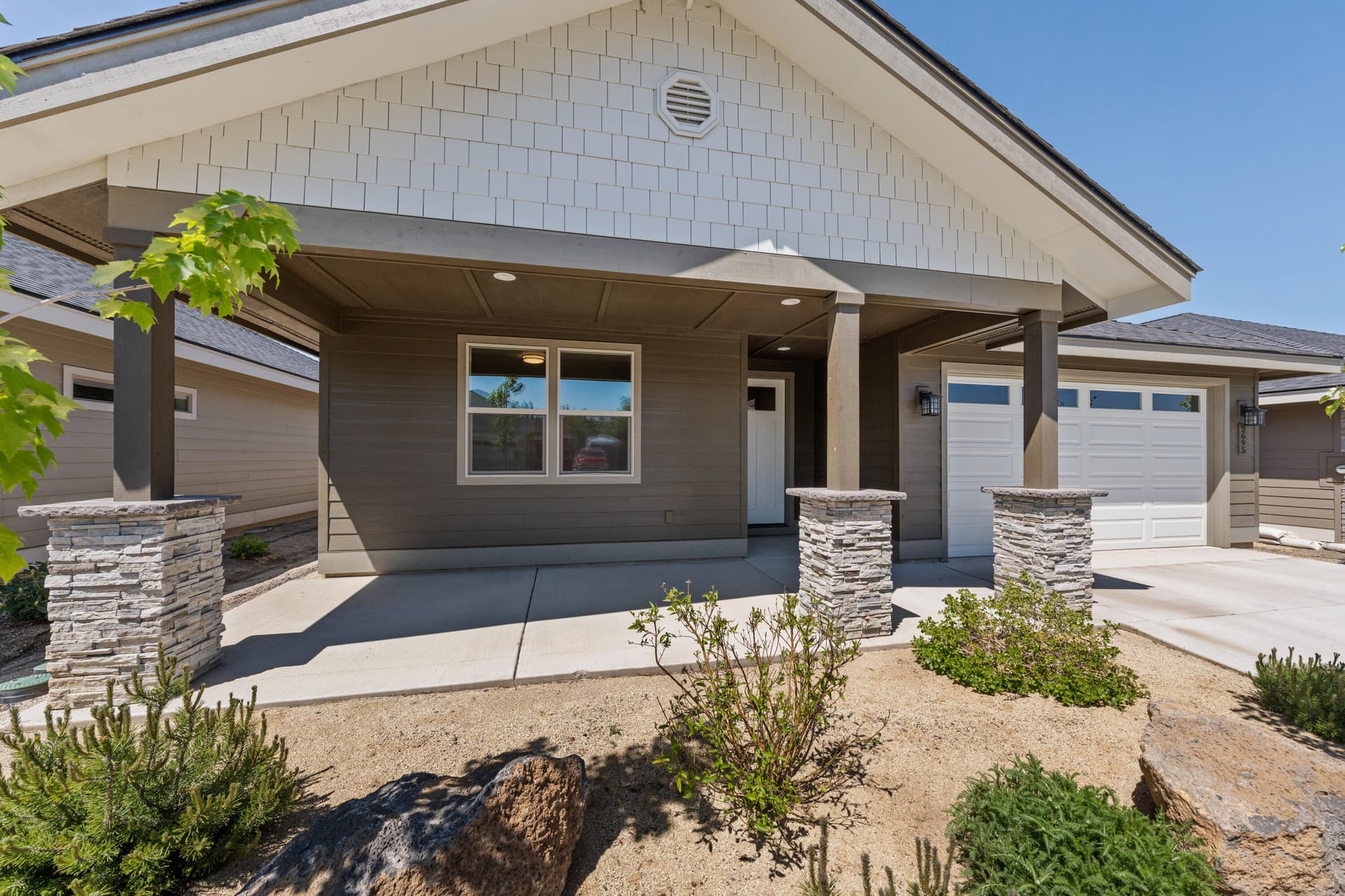 Riley_Visuals-4. Photo 4 of 39, 2695 NW 23rd Lp, Redmond, OR 97756