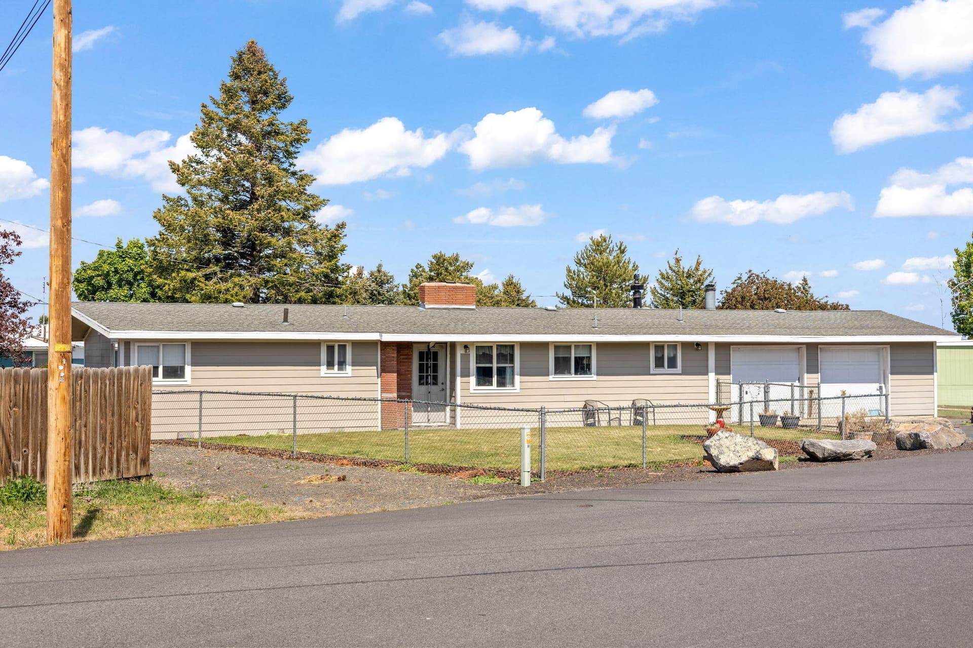 2-web-or-mls-02. Photo 2 of 34, 1034 NW Golf Course Drive, Madras, OR 97741