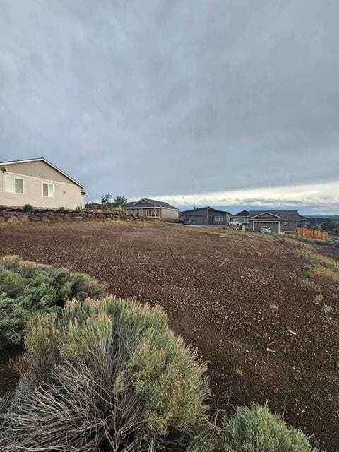 2. Photo 2 of 4, 1053 SE Greenleaf Lane, Madras, OR 97741