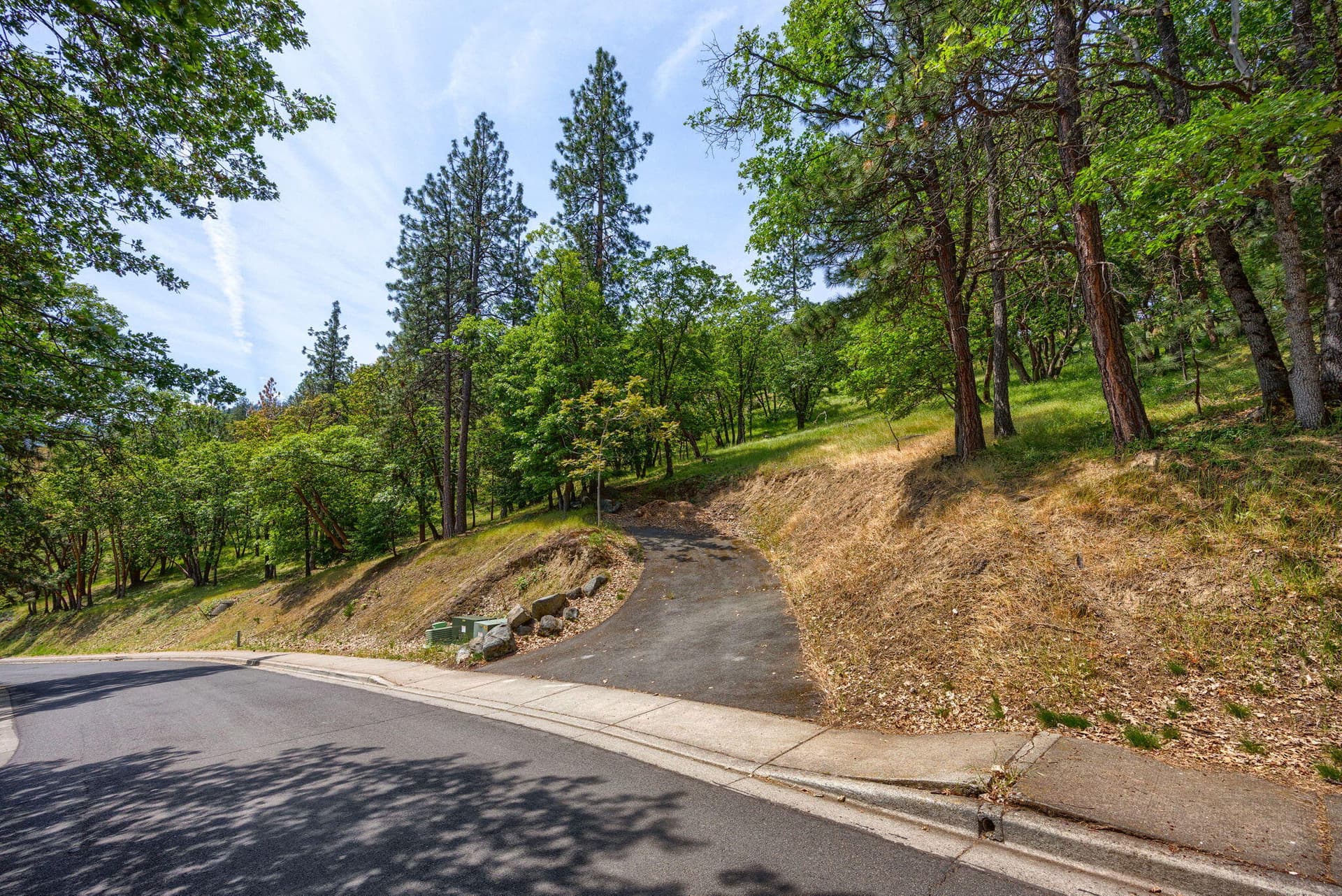 ApxSL (1). Photo 1 of 19, 390 Strawberry Lane, Ashland, OR 97520