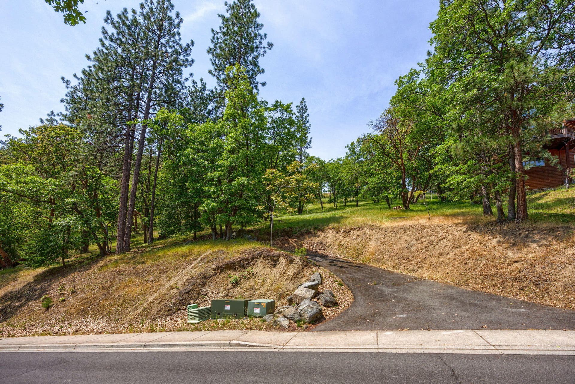 ApxSL (2). Photo 2 of 19, 390 Strawberry Lane, Ashland, OR 97520