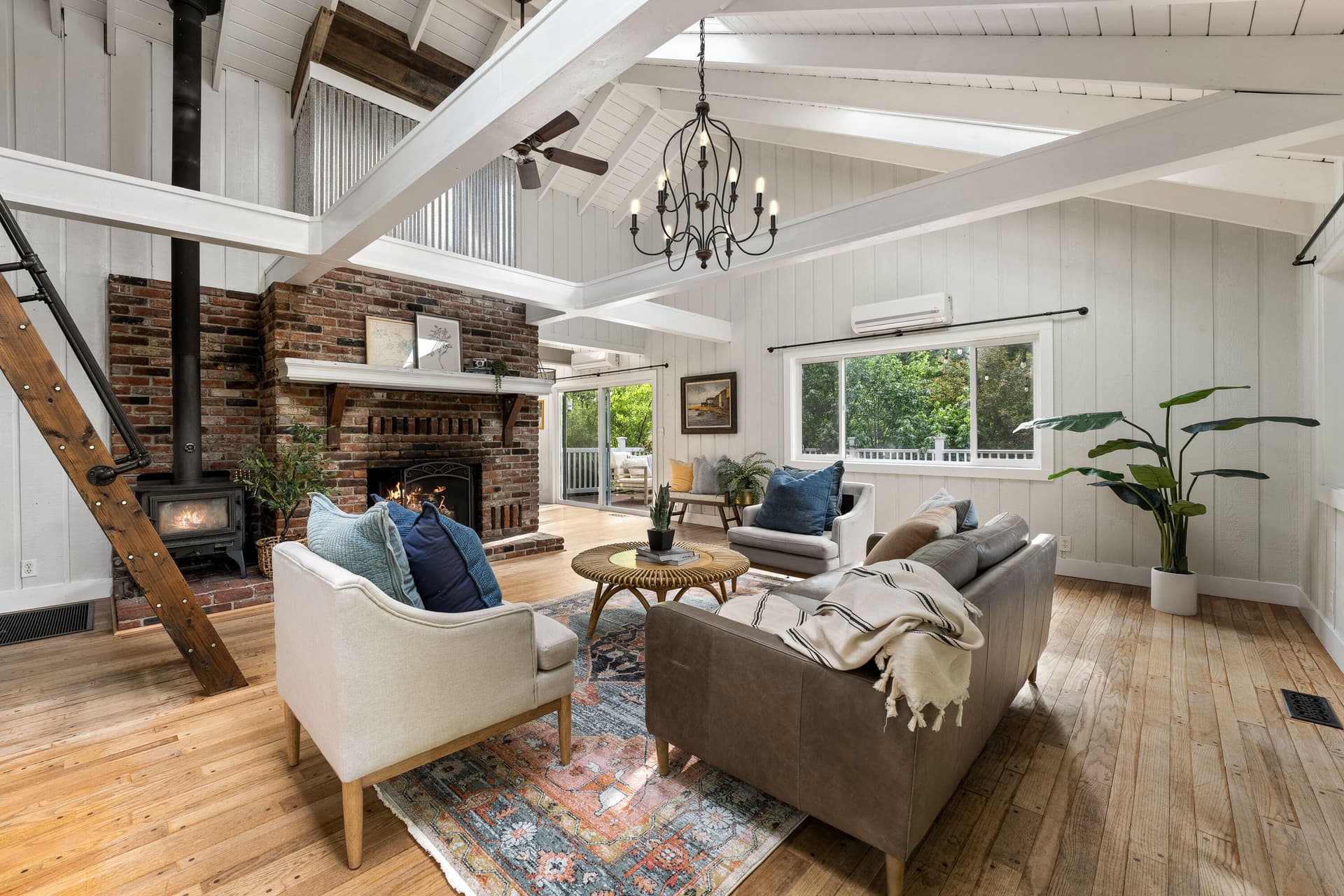 INT (1 of 33) (1). Photo 1 of 58, 988 Savage Creek Road, Grants Pass, OR 97527